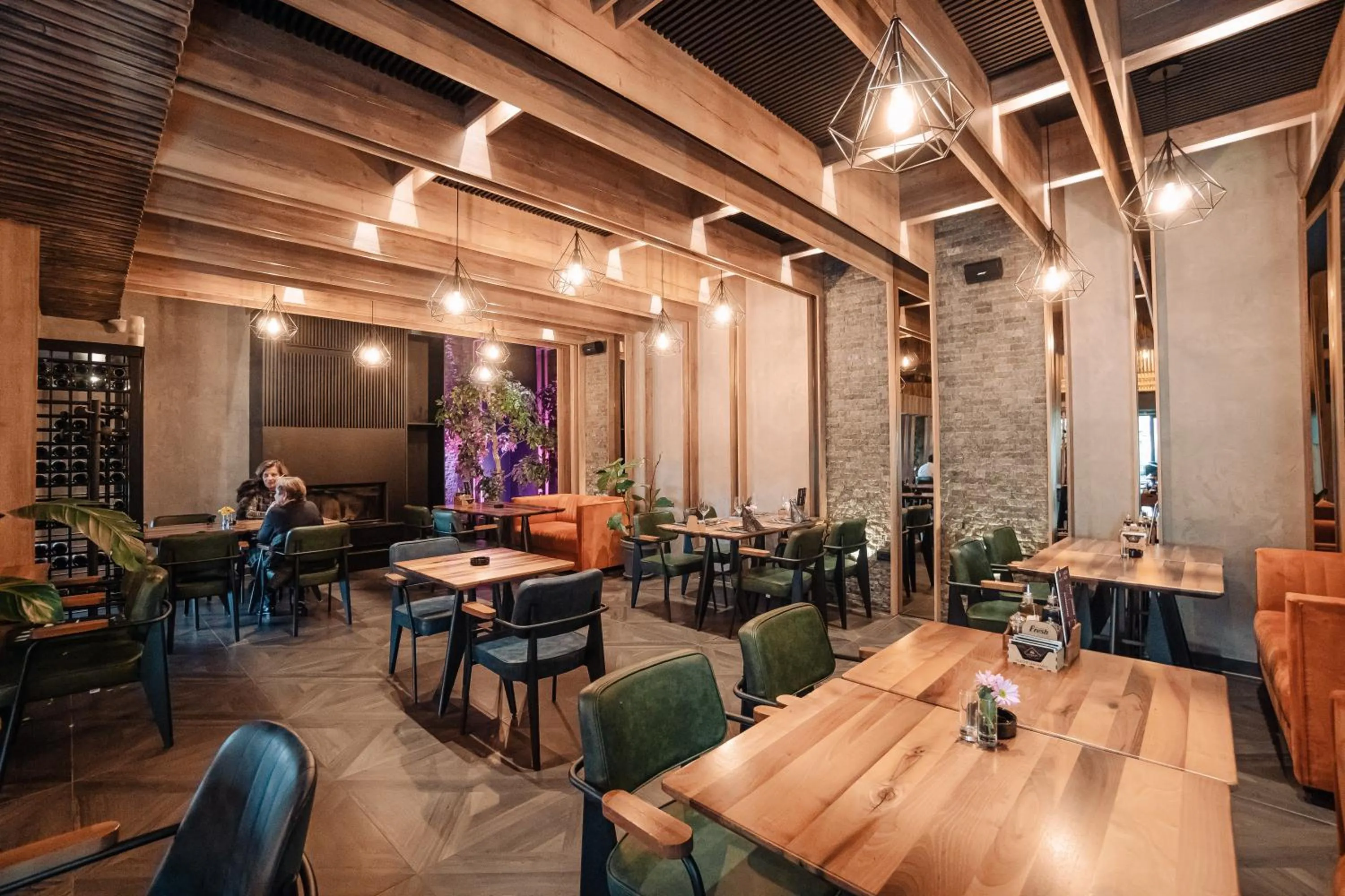 Restaurant/places to eat in Hotel Forest