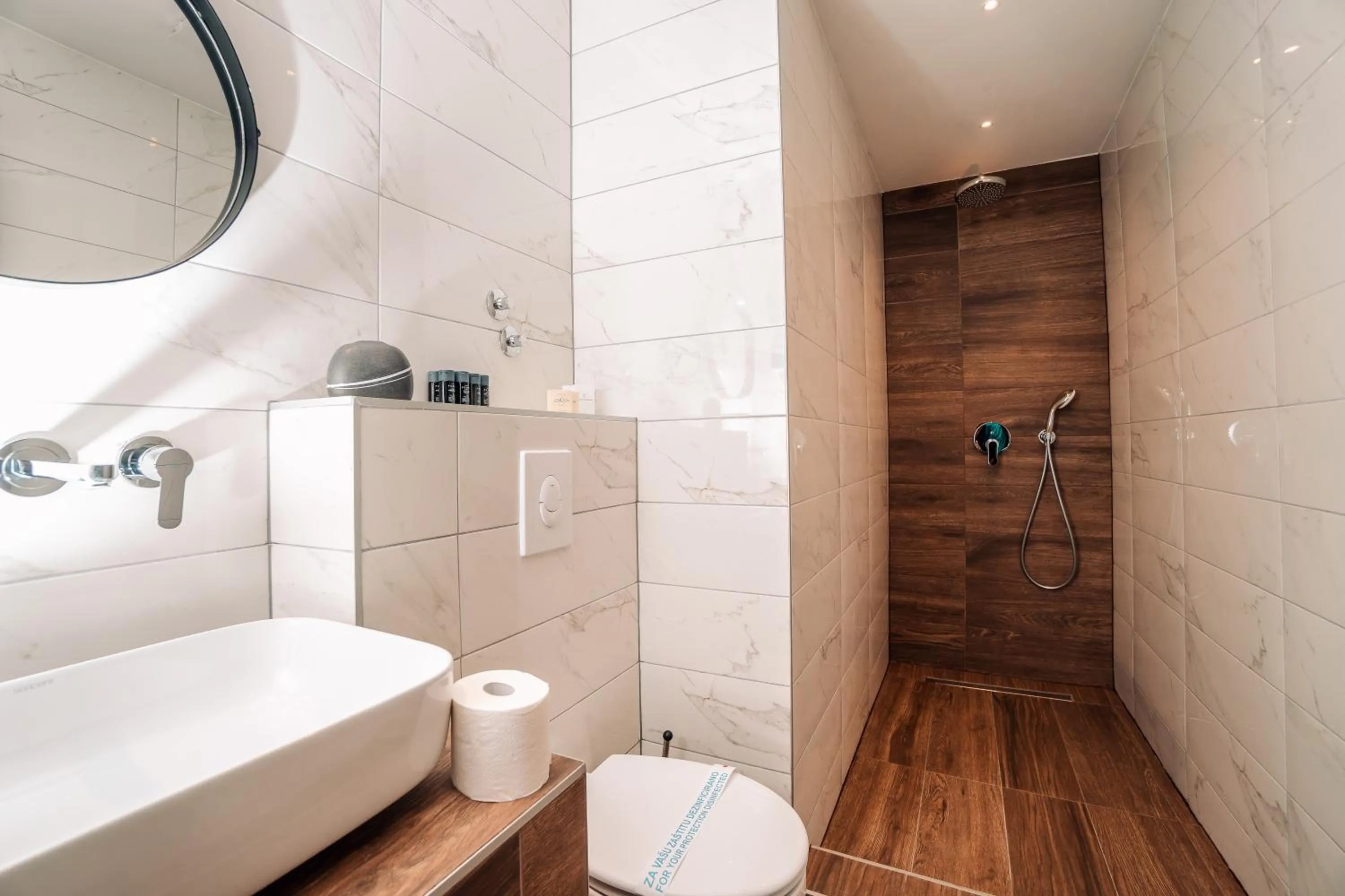 Shower in Hotel Forest