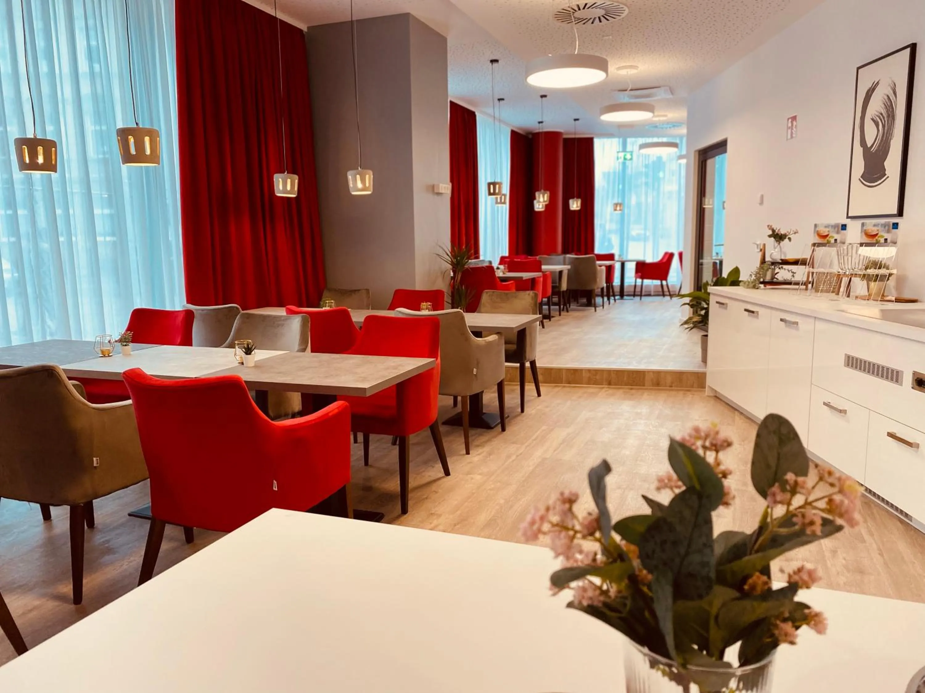 Restaurant/places to eat in DORMERO Hotel Hof