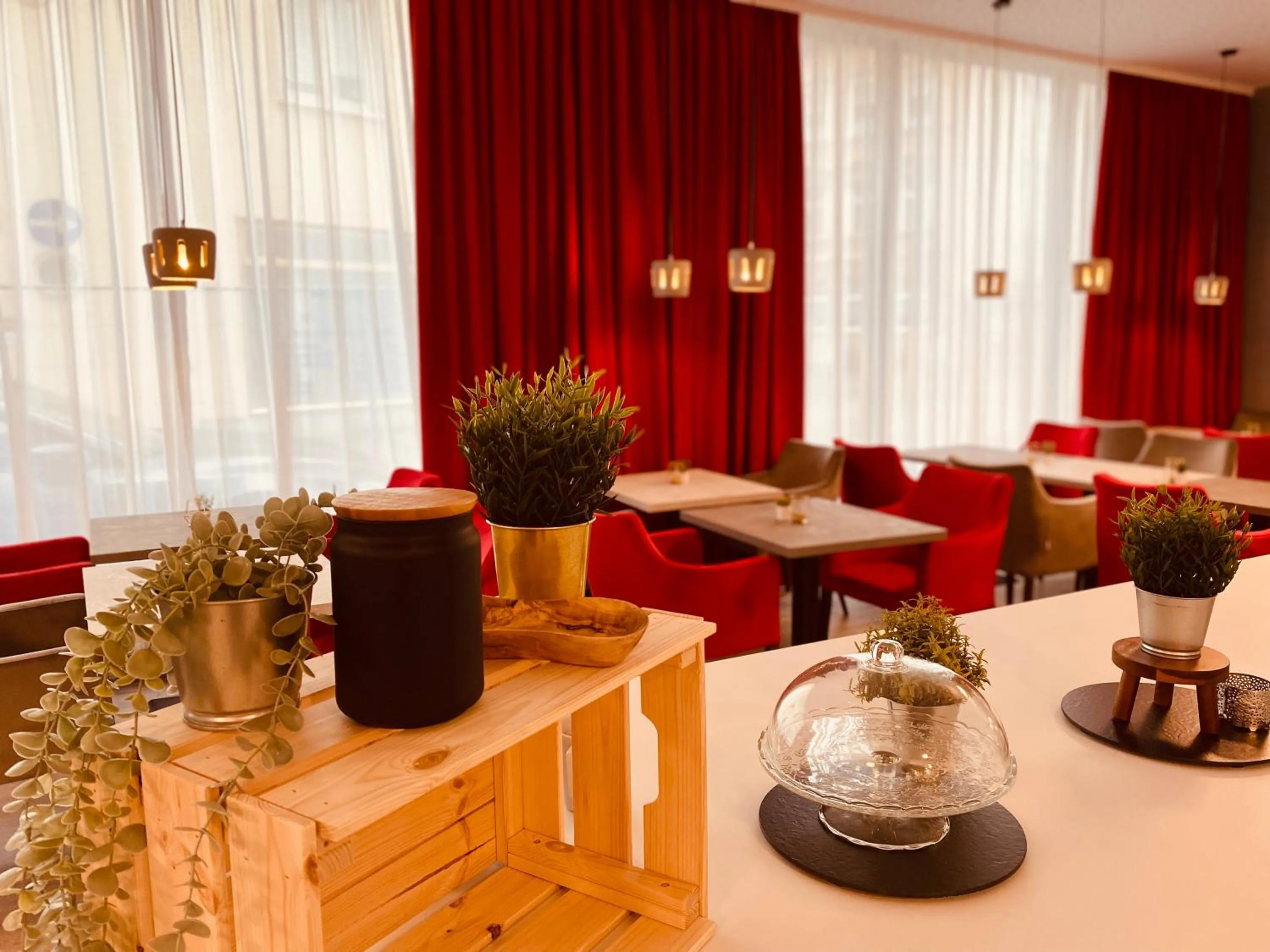 Restaurant/places to eat in DORMERO Hotel Hof