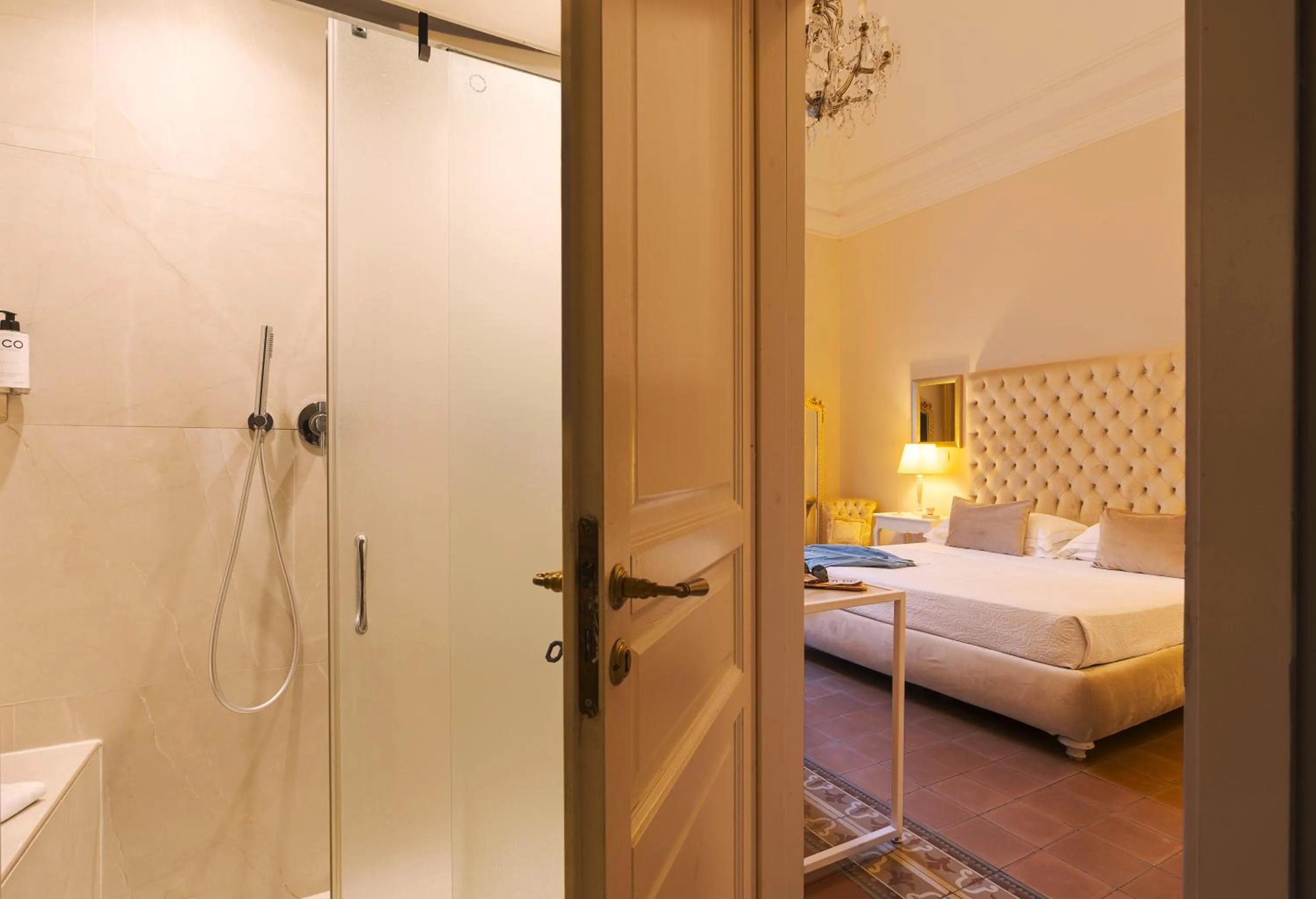 Bathroom, Bed in B&B Palazzo Cerami