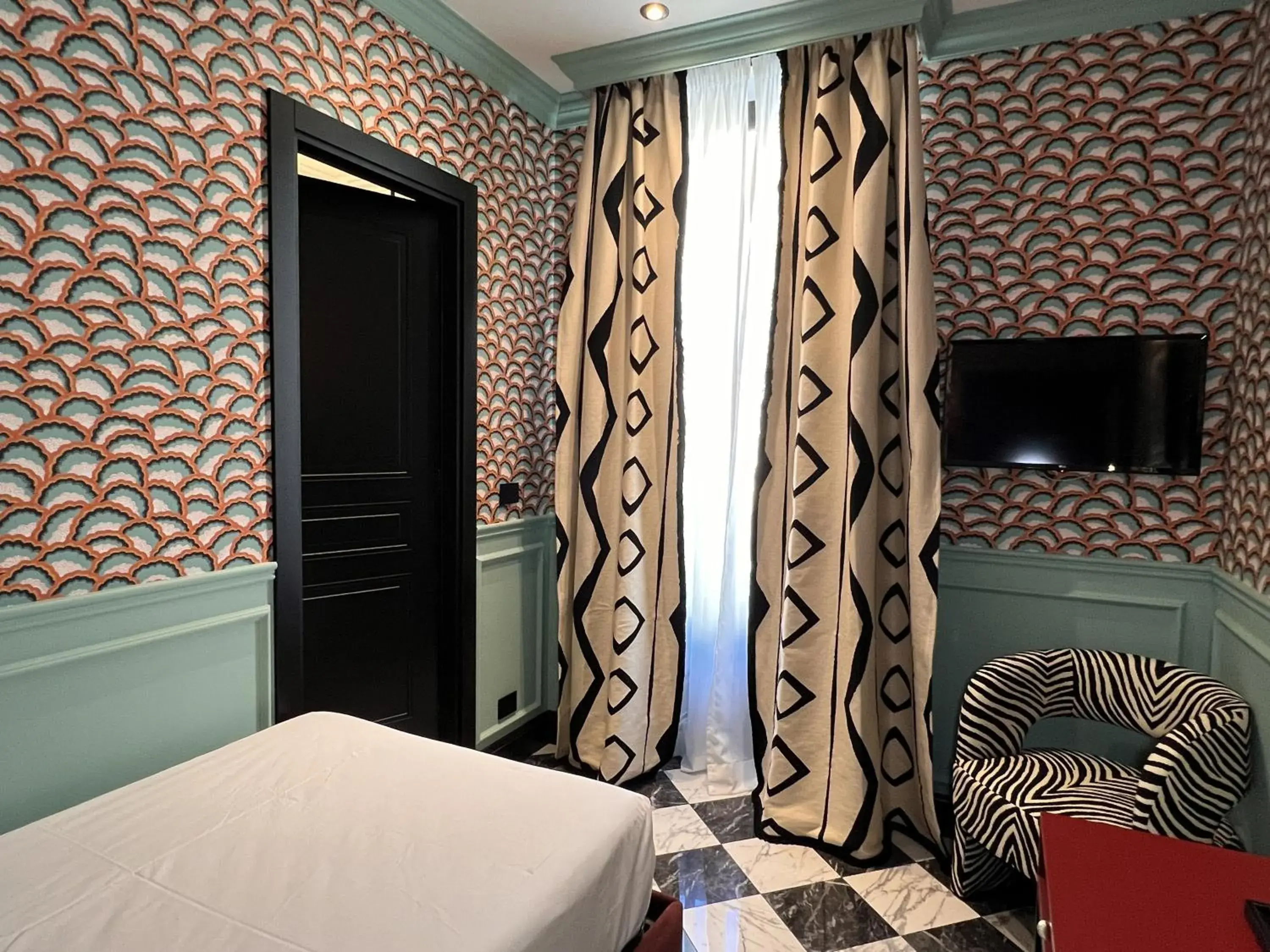 Decorative detail, Bed in Demidoff Hotel Milano Decorative detail, Bed in Demidoff Hotel Milano