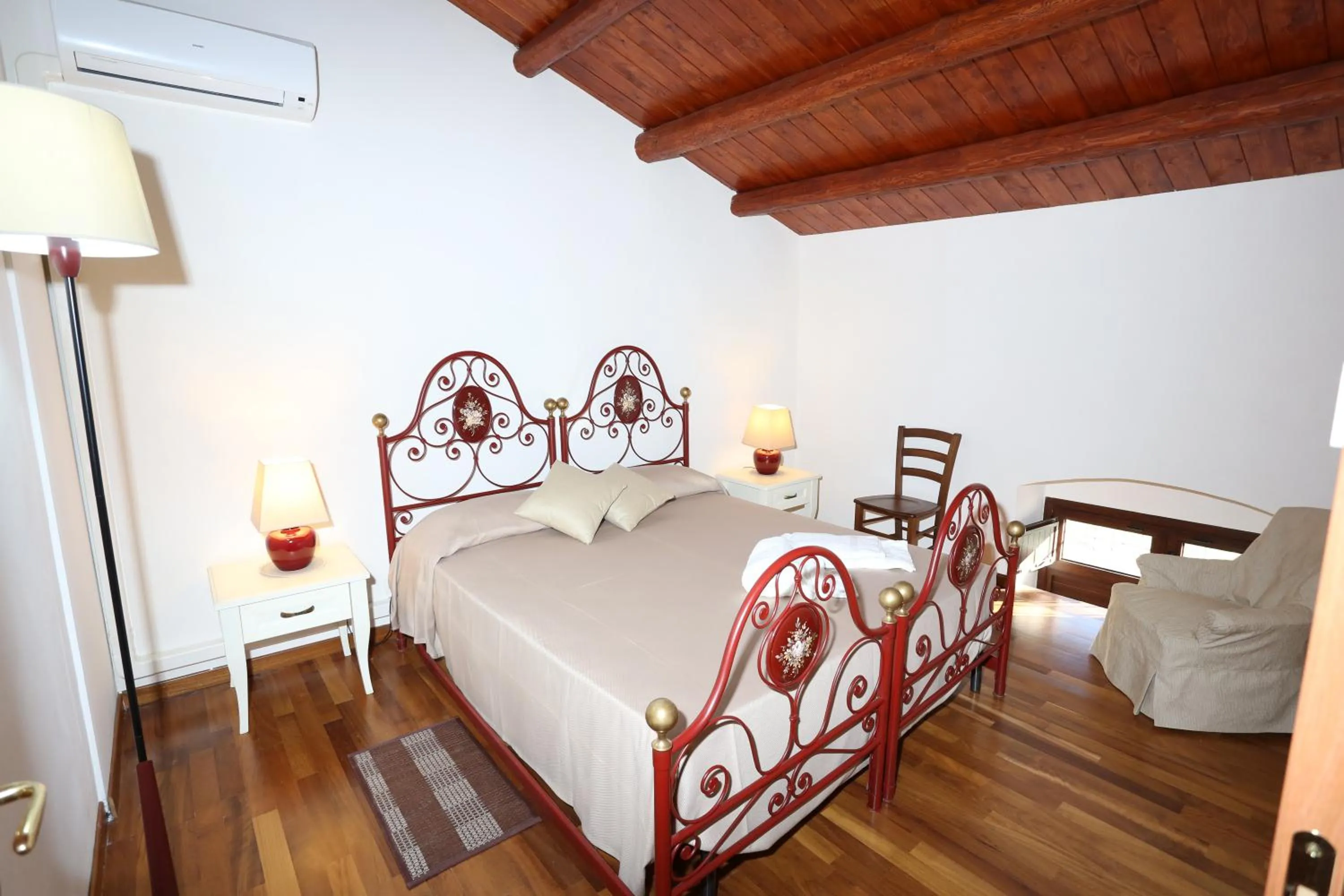Bed in Serravalle Relais & Country Villa with private pool - Esclusive use