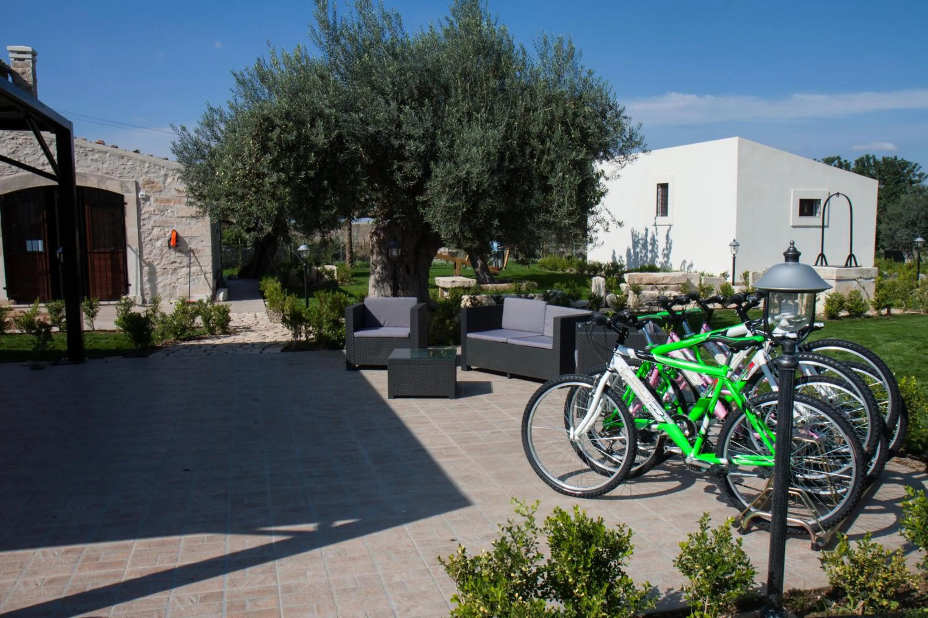 Cycling in Serravalle Relais & Country Villa with private pool - Esclusive use