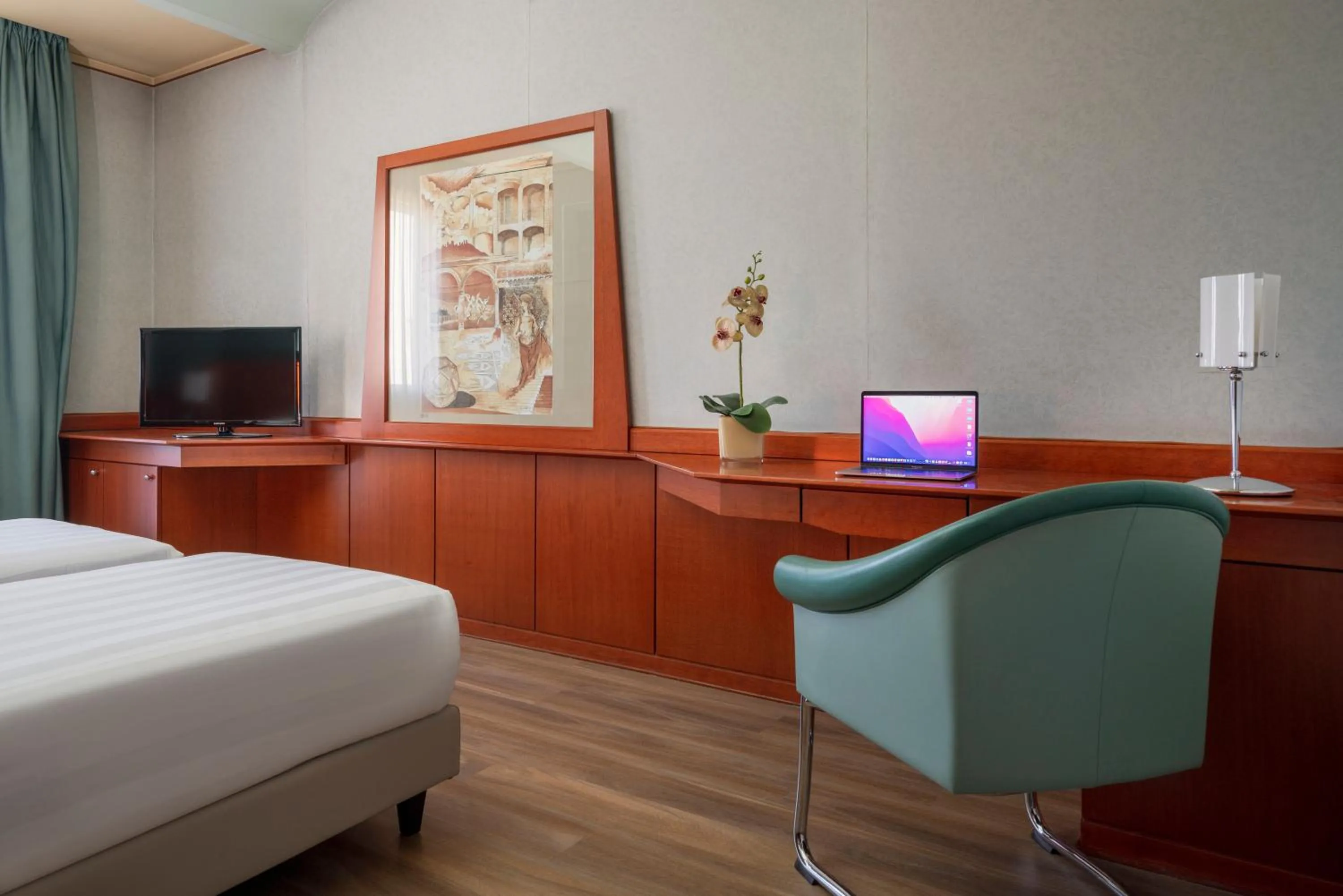 hair dresser, Bed in Perugia Park Hotel