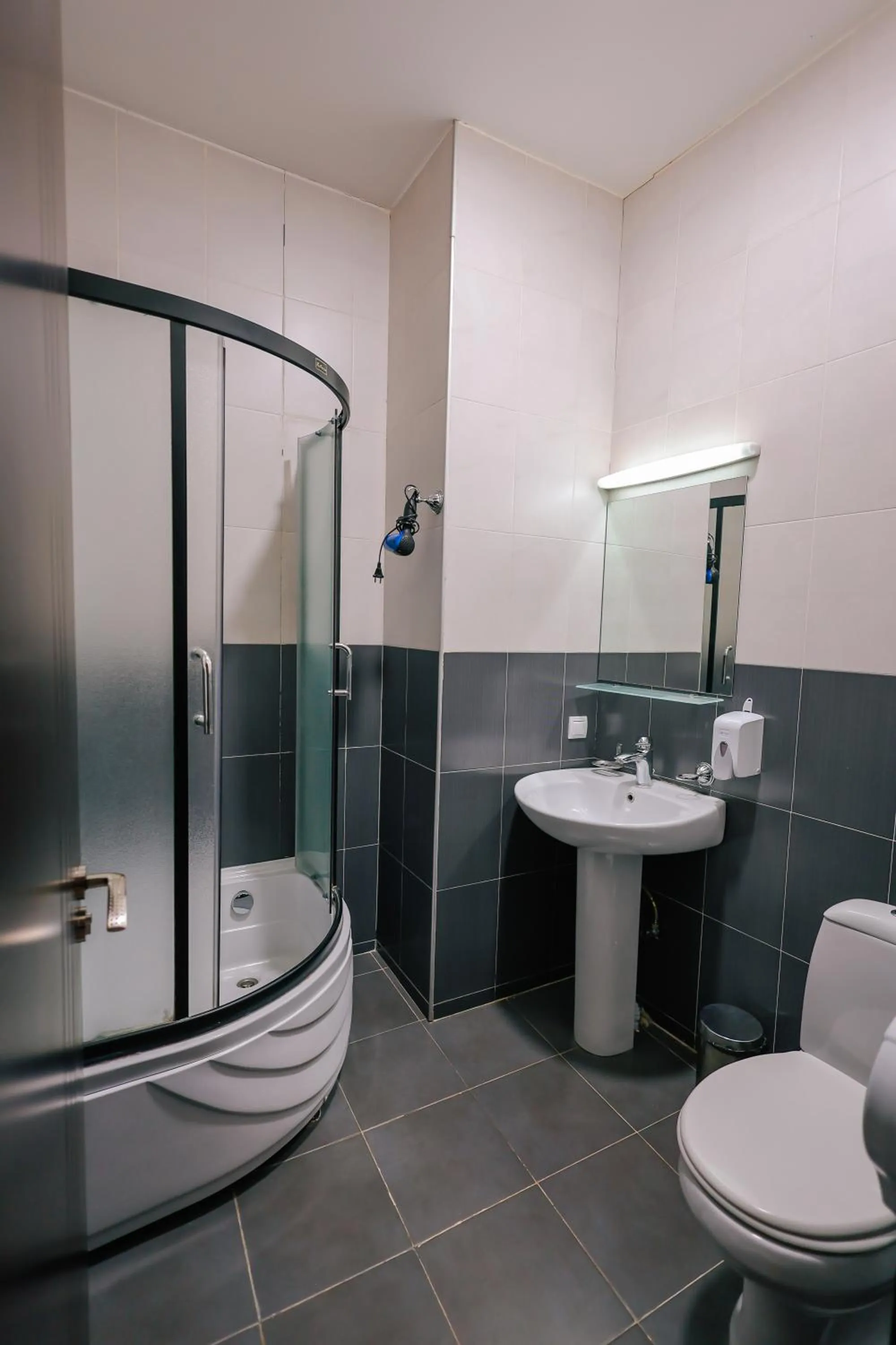 Bathroom in Hotel Darchi