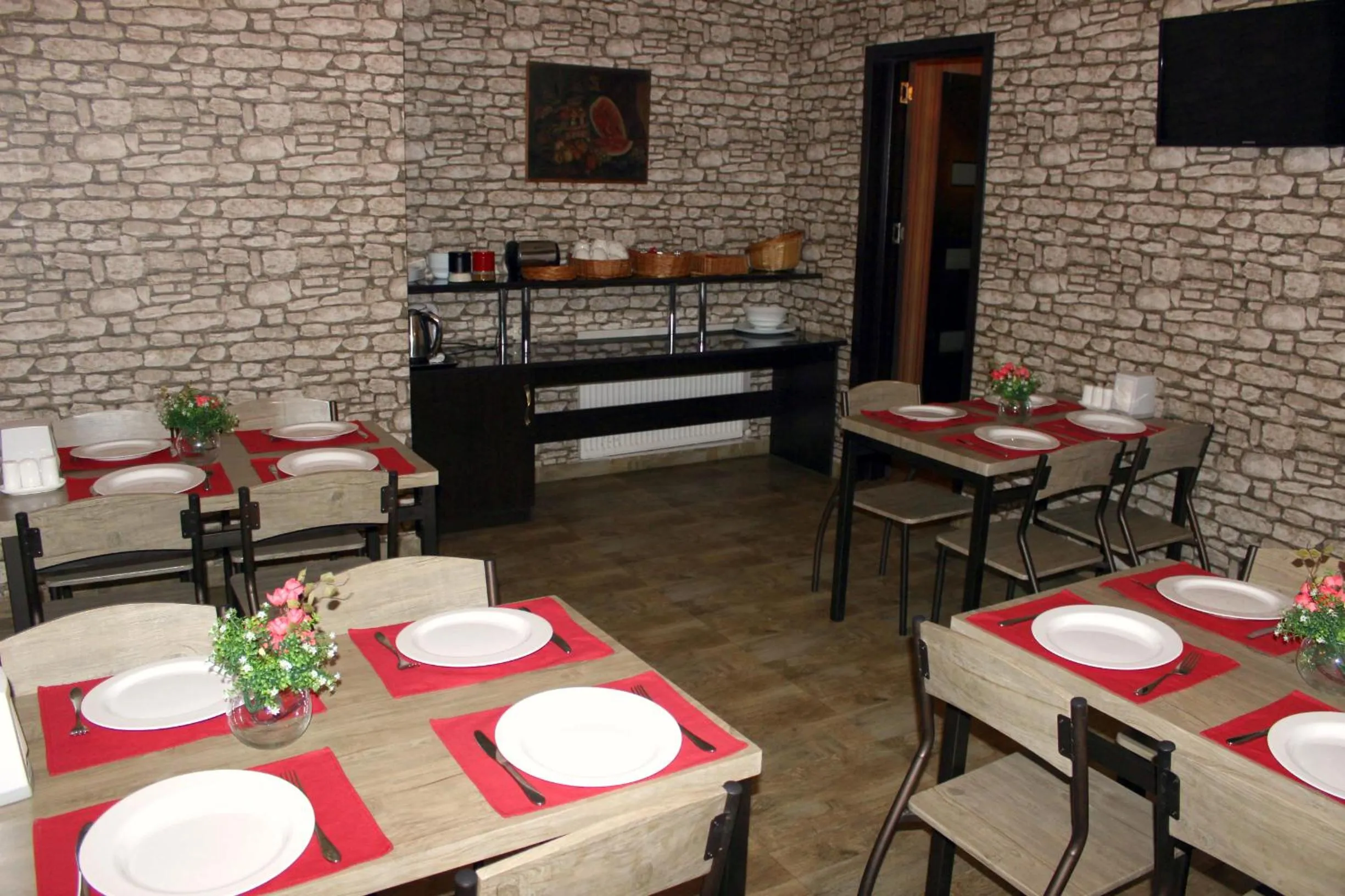 Buffet breakfast in Hotel Darchi