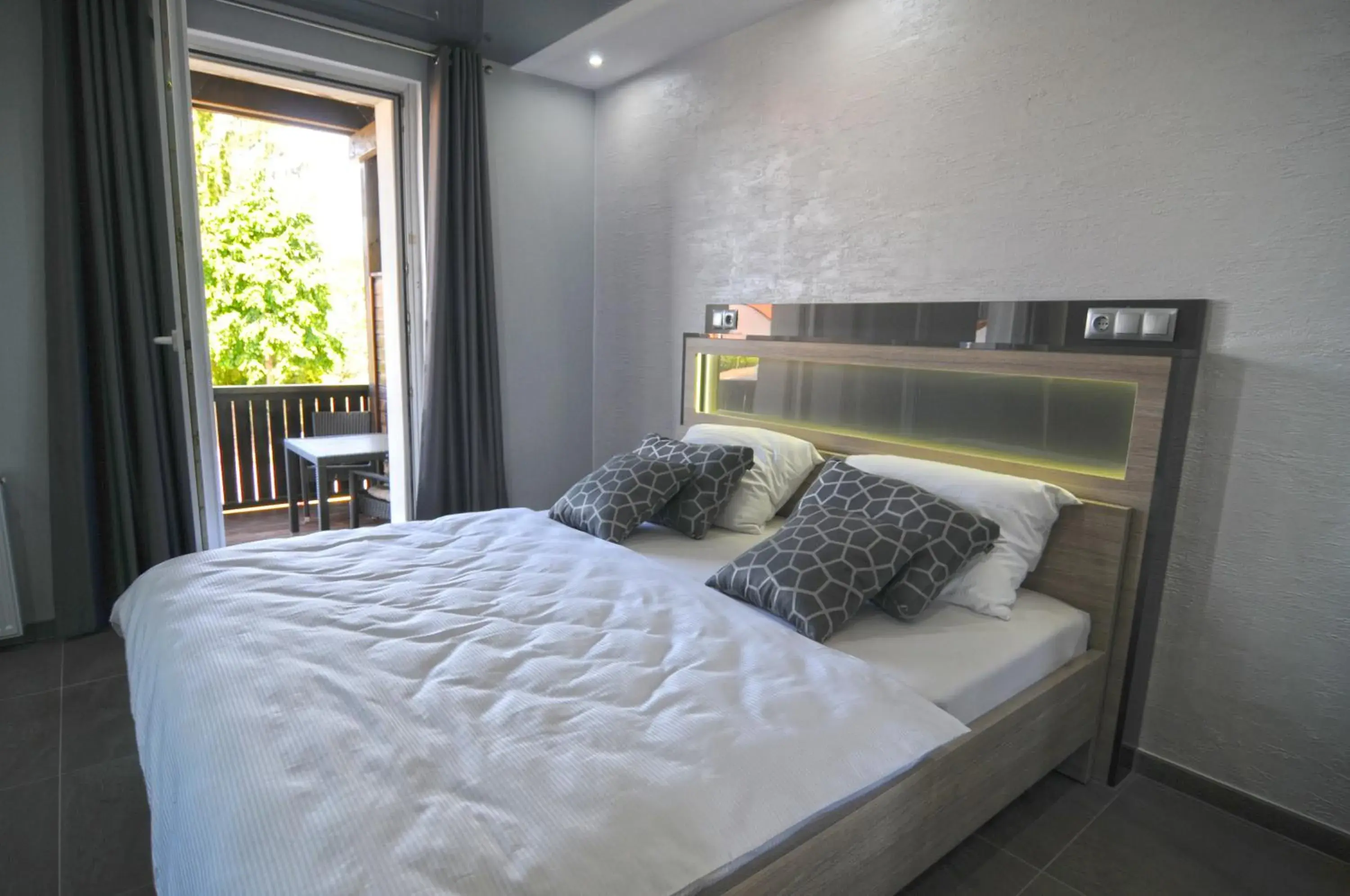 Double Room with Balcony - single occupancy in Nanis Hotel & Appartements Double Room with Balcony - single occupancy in Nanis Hotel & Appartements
