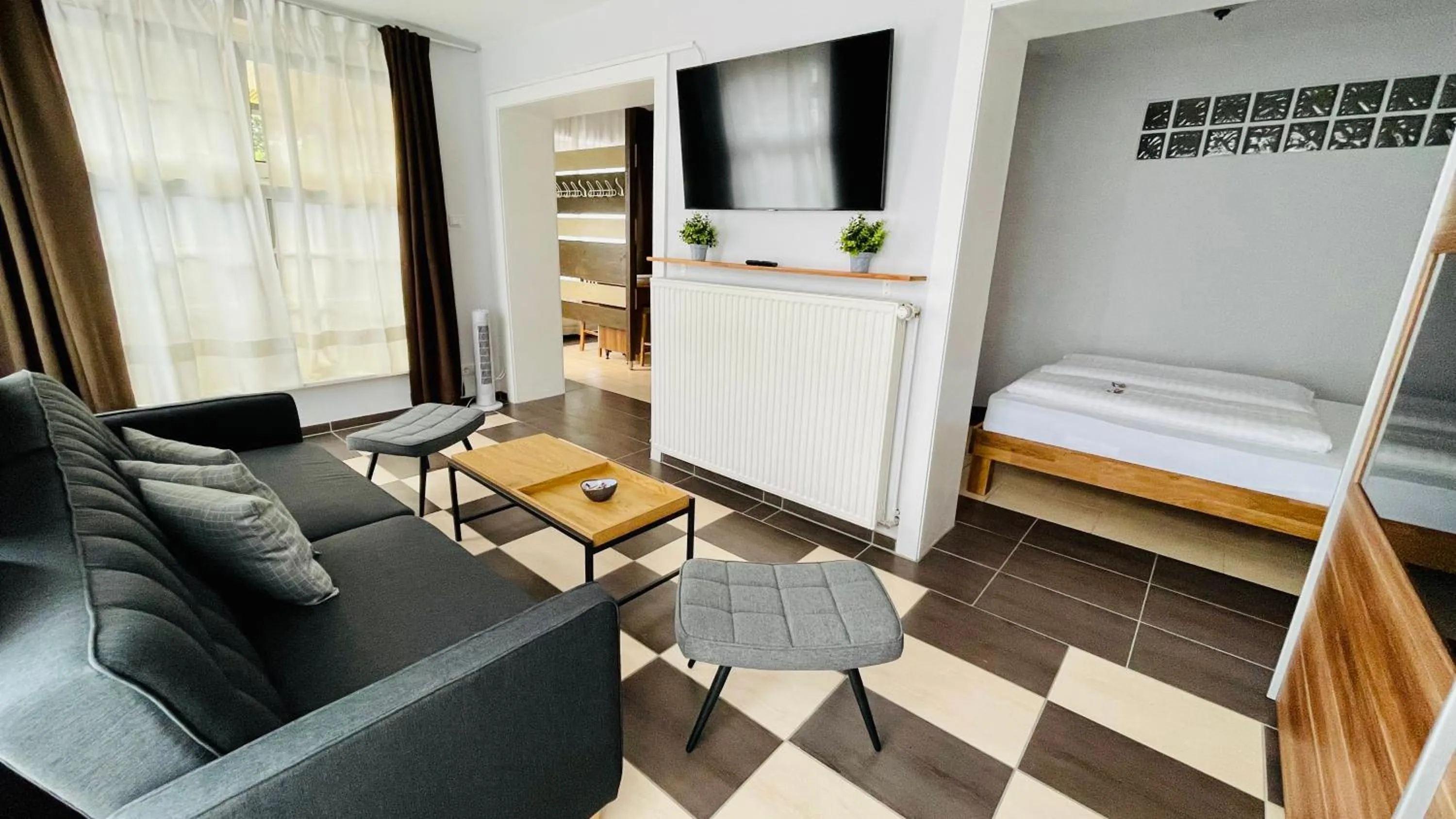 Living room, Bed in Nanis Hotel & Appartements