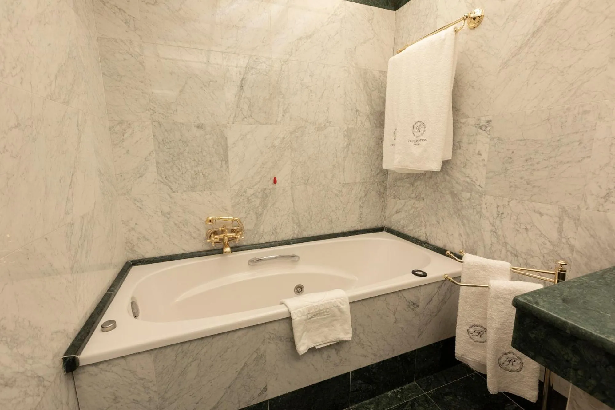Bathroom in City Life Hotel Poliziano, by R Collection Hotels