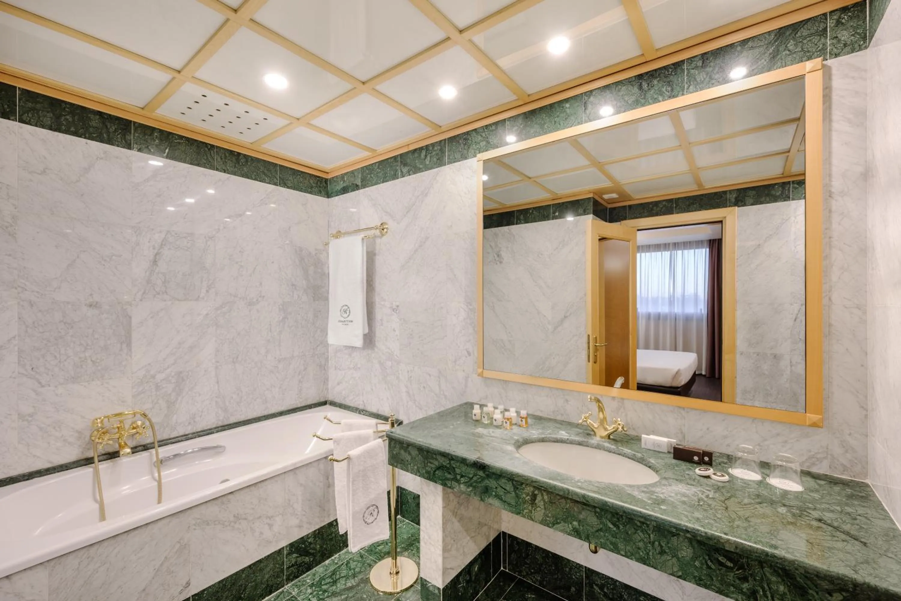 Bathroom in City Life Hotel Poliziano, by R Collection Hotels