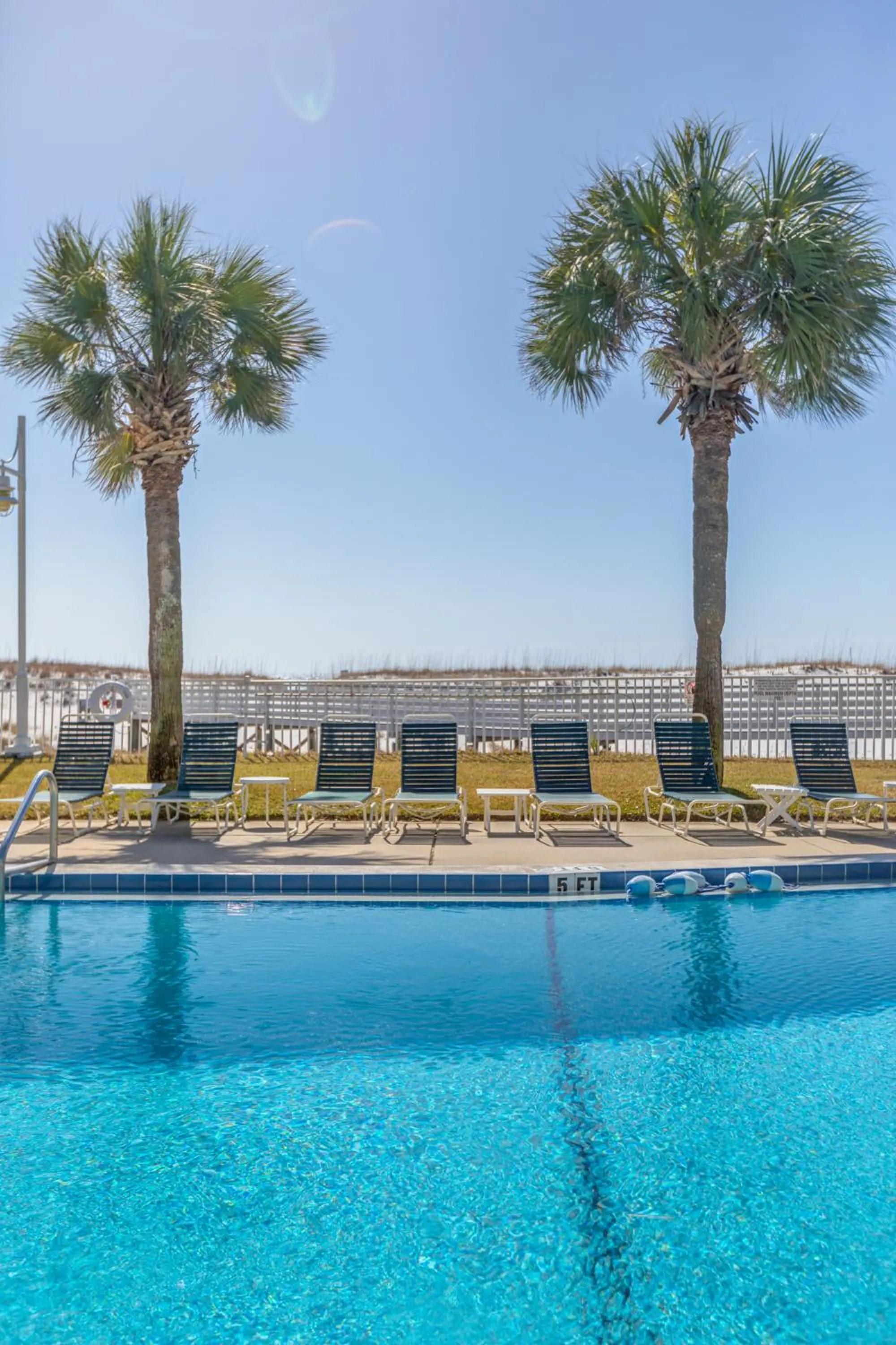 Swimming pool in Destin Holiday Beach Resort