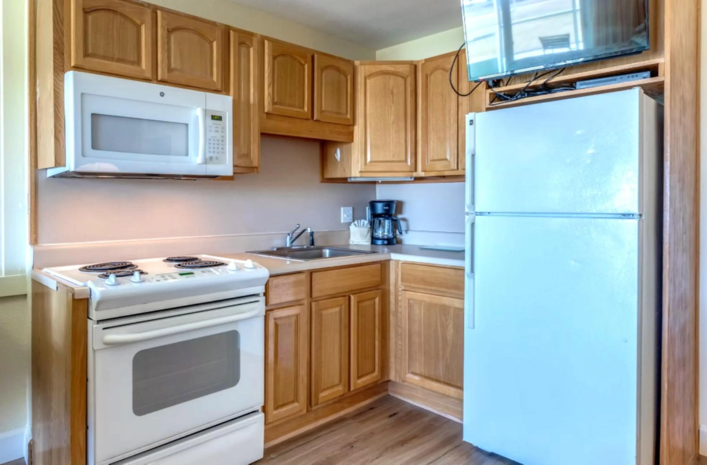 Kitchen or kitchenette in Destin Holiday Beach Resort