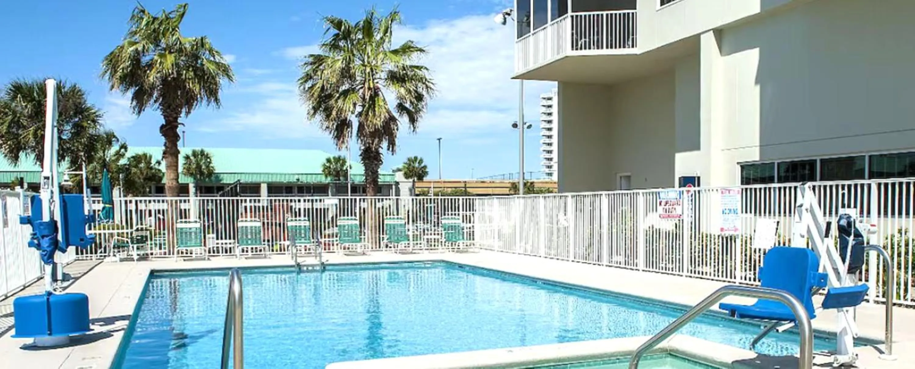 Swimming pool in Destin Holiday Beach Resort