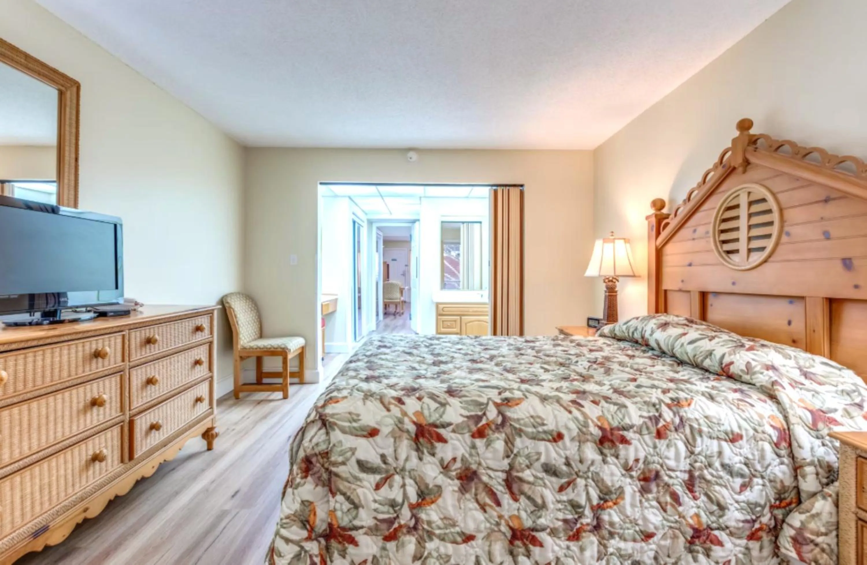 Bed in Destin Holiday Beach Resort