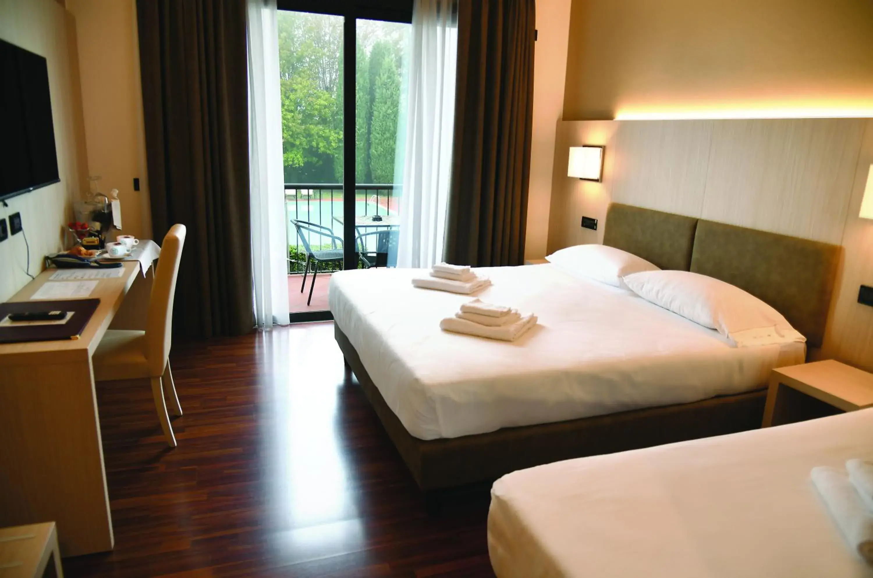 hair dresser, Bed in Yachting Hotel Mistral hair dresser, Bed in Yachting Hotel Mistral