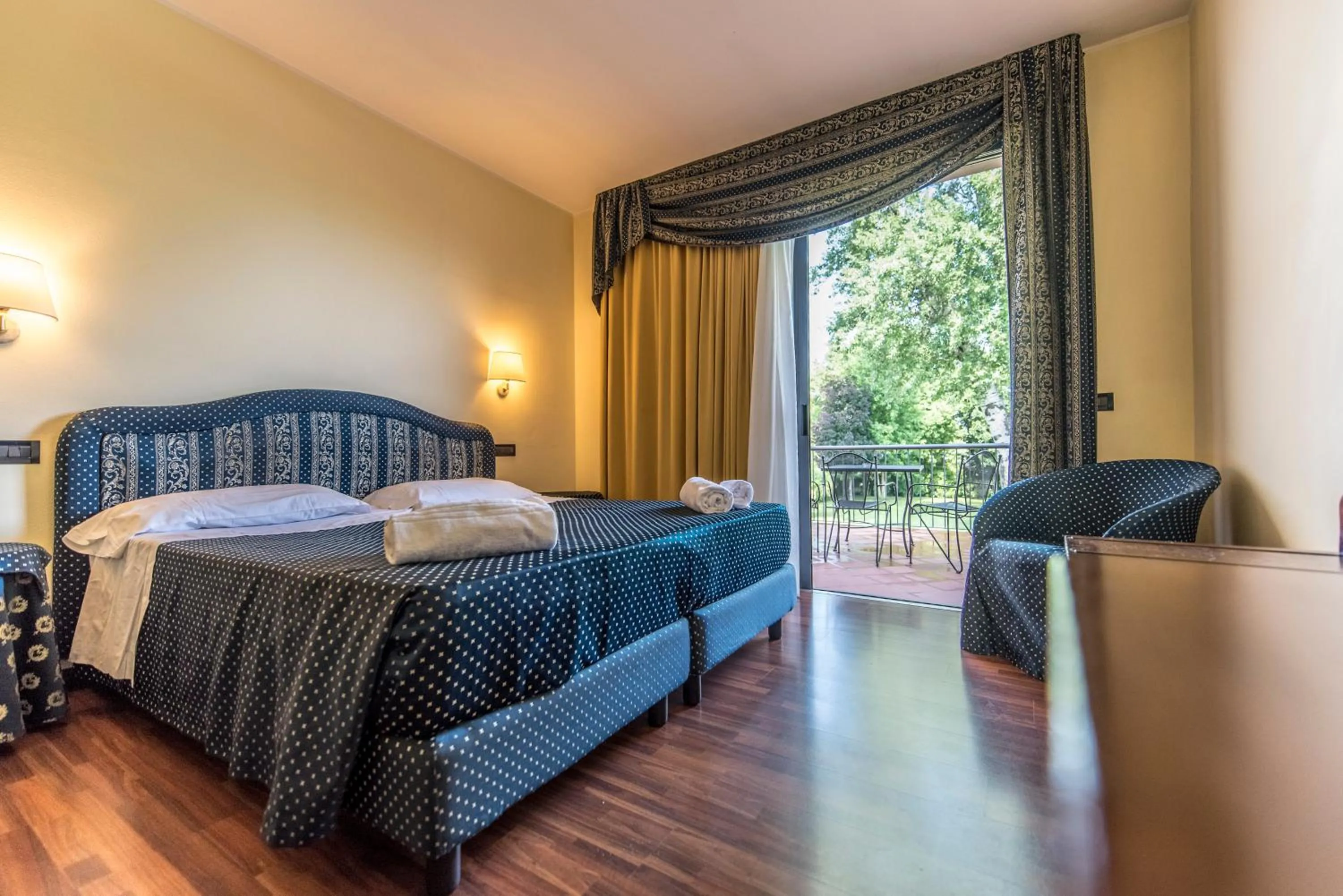 Bedroom, Bed in Yachting Hotel Mistral