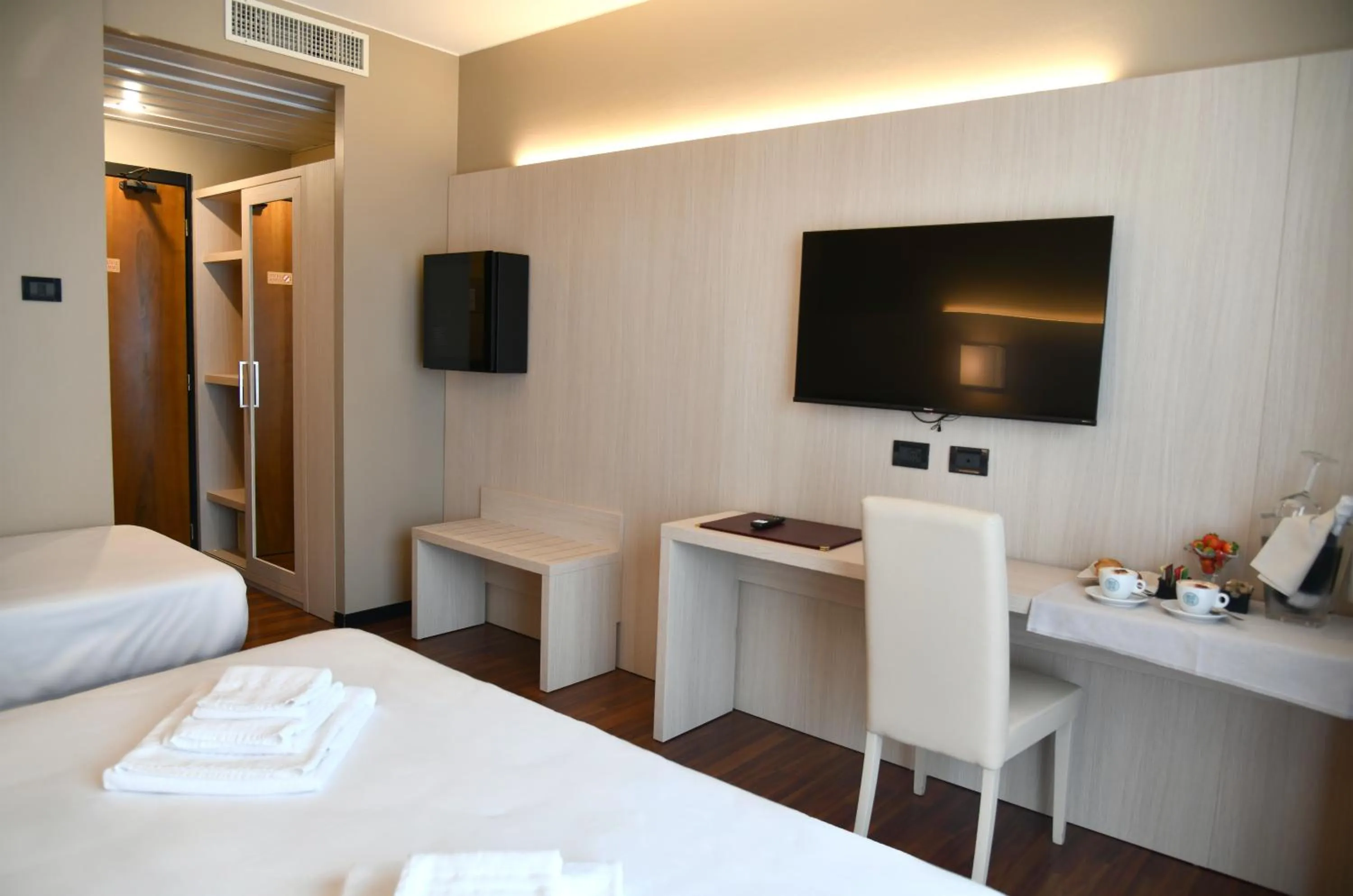 Bedroom, Bed in Yachting Hotel Mistral