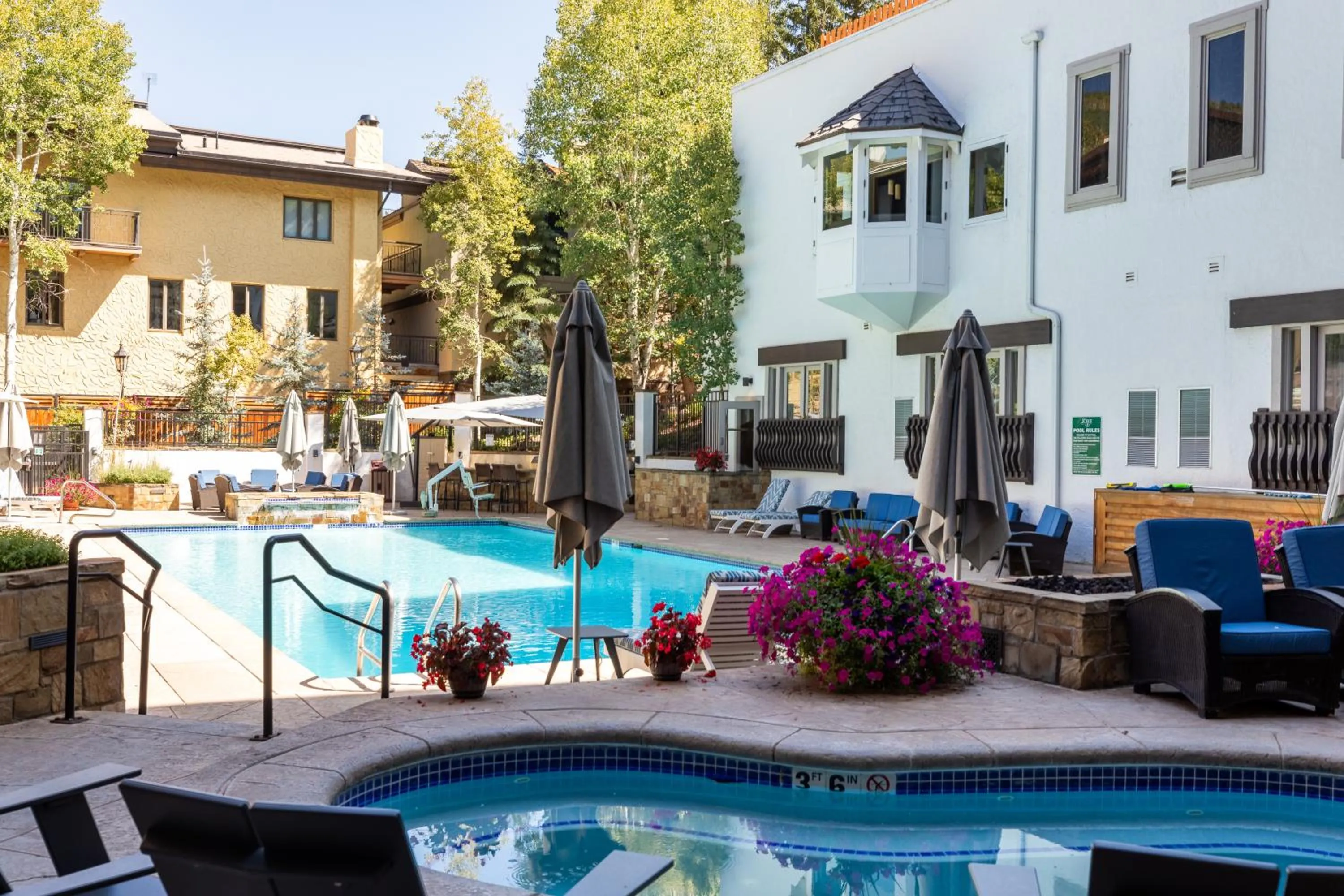 Swimming pool in Lodge at Vail Condominiums