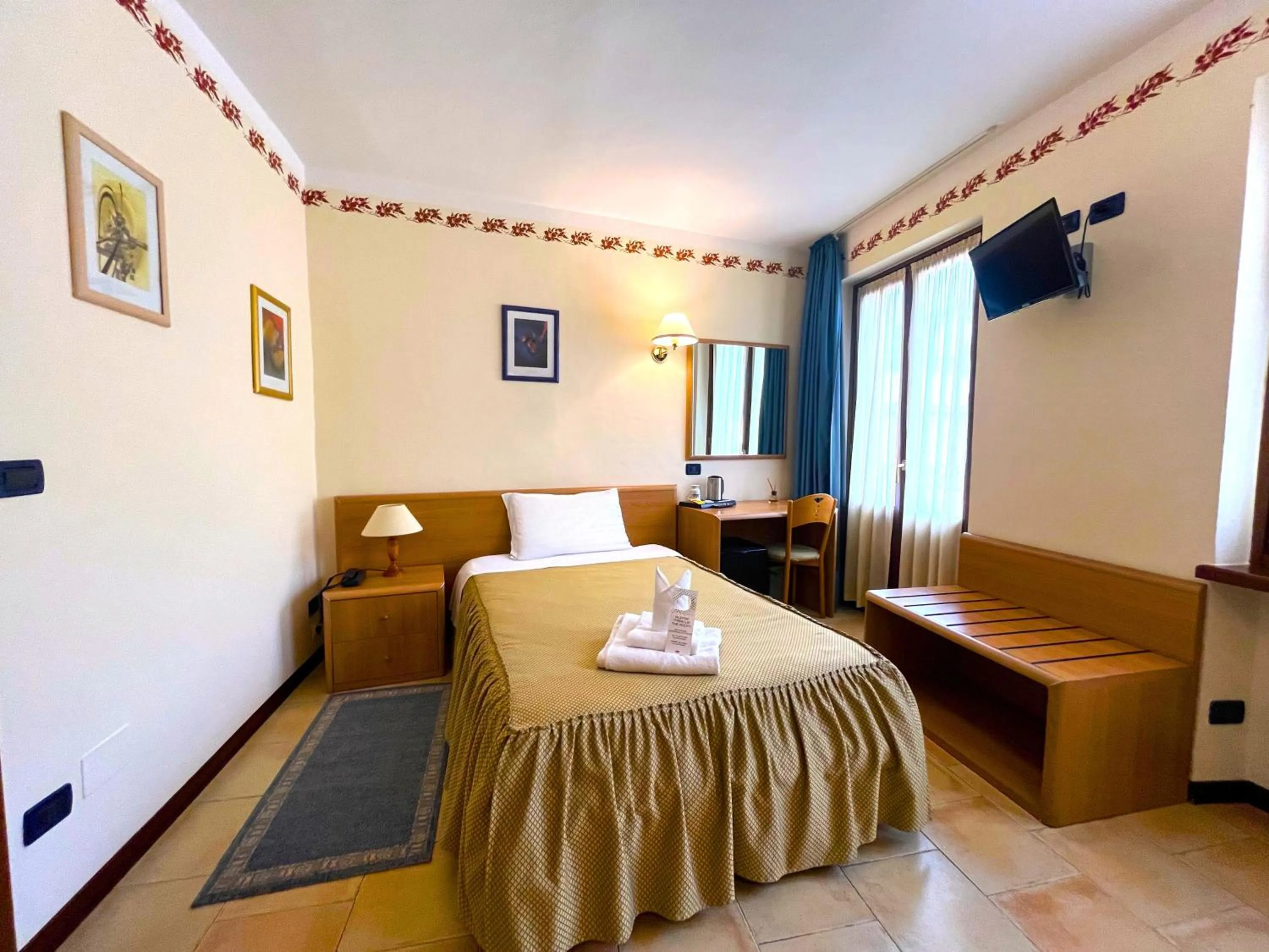 Coffee/tea facilities, Bed in Hotel Susa