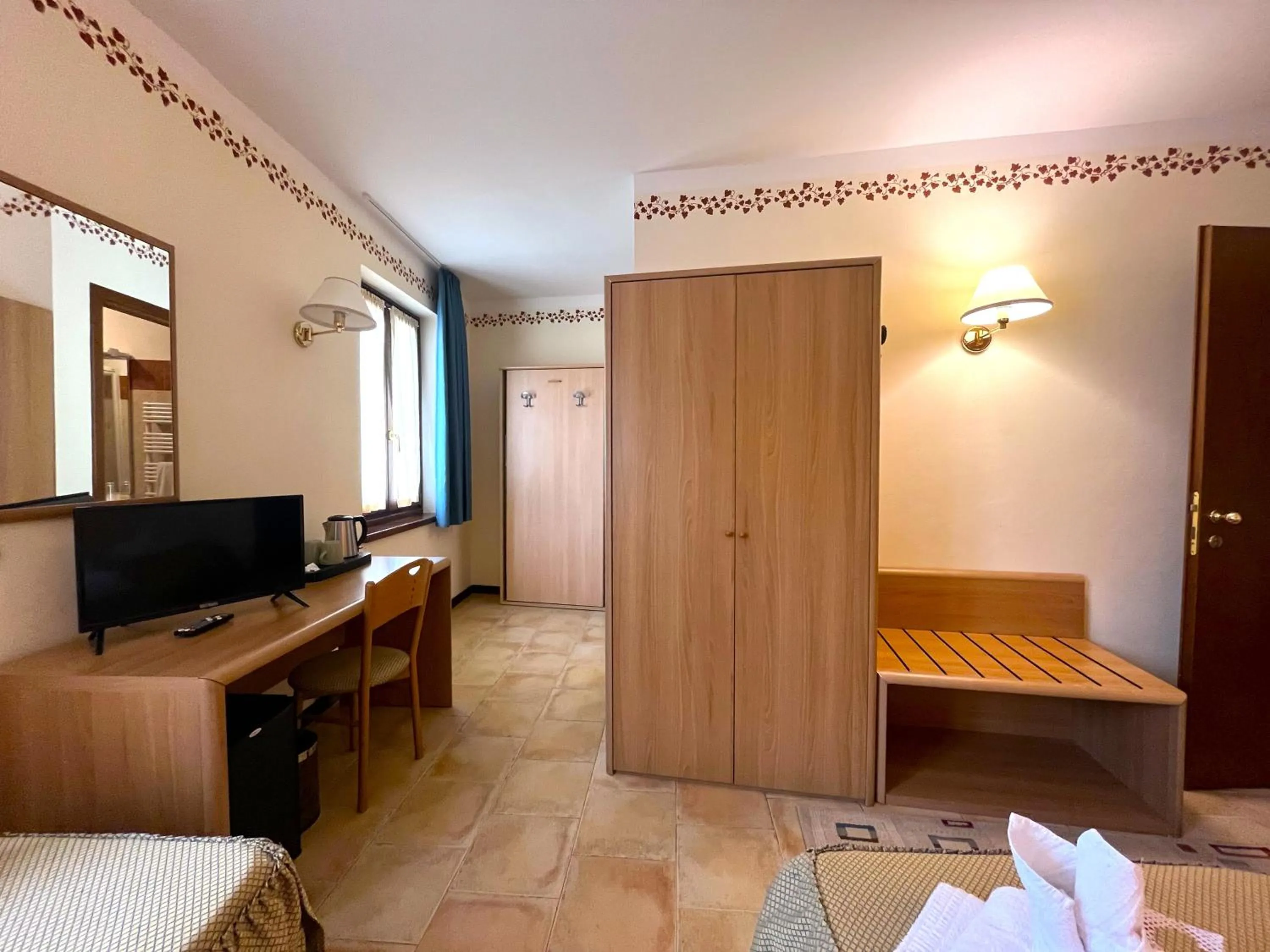 Coffee/tea facilities, Bed in Hotel Susa