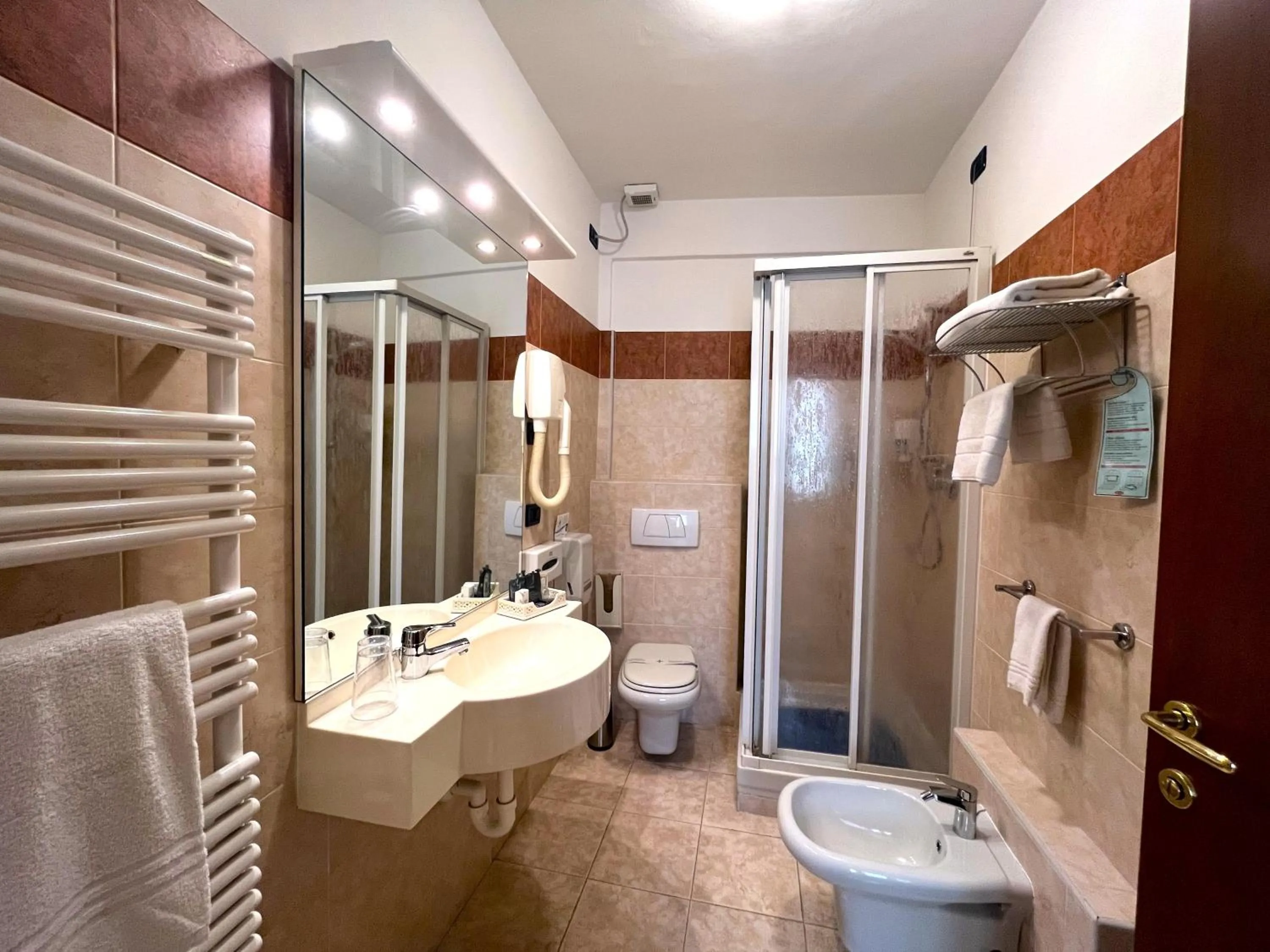 Shower in Hotel Susa