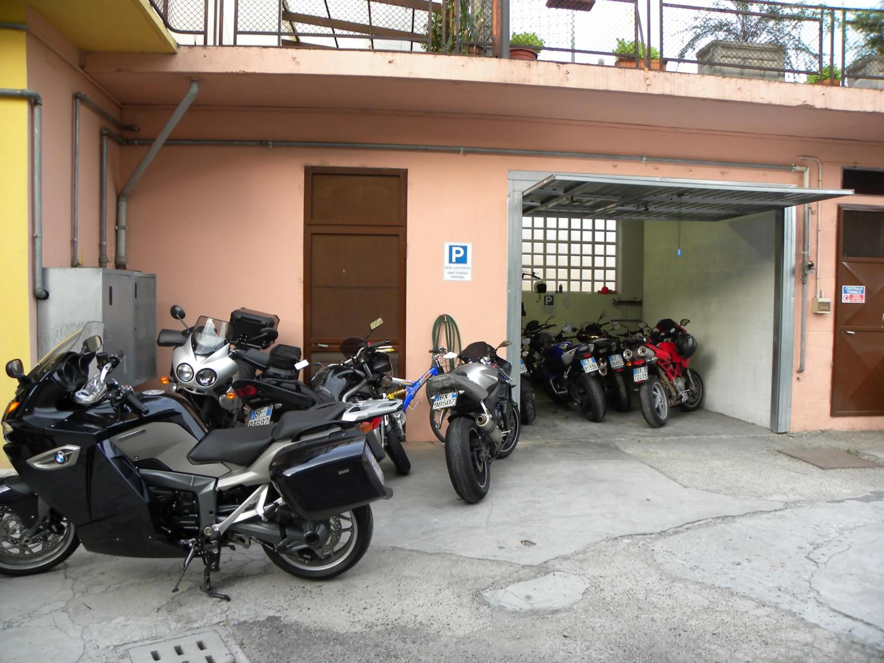 Parking in Hotel Susa