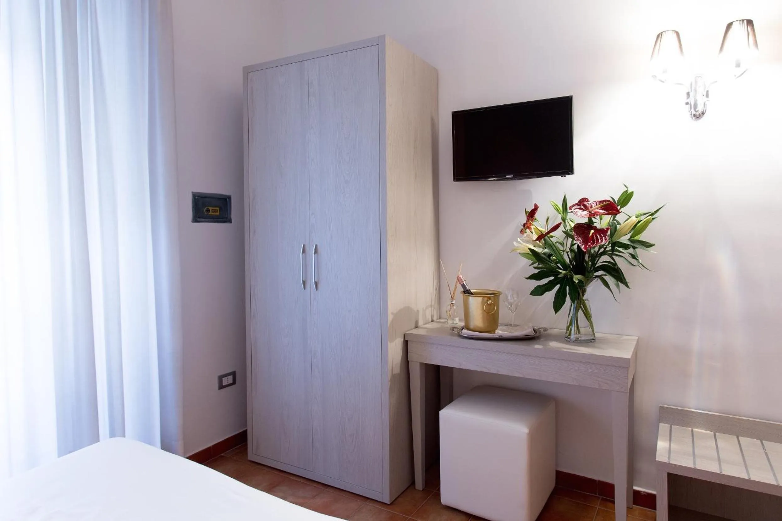 TV and multimedia, Bed in Hotel Gabriella