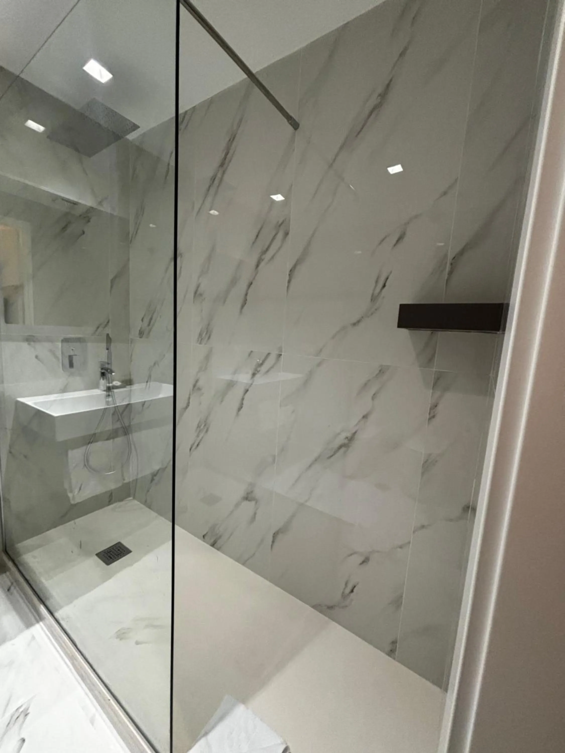 Shower in Hotel Gabriella