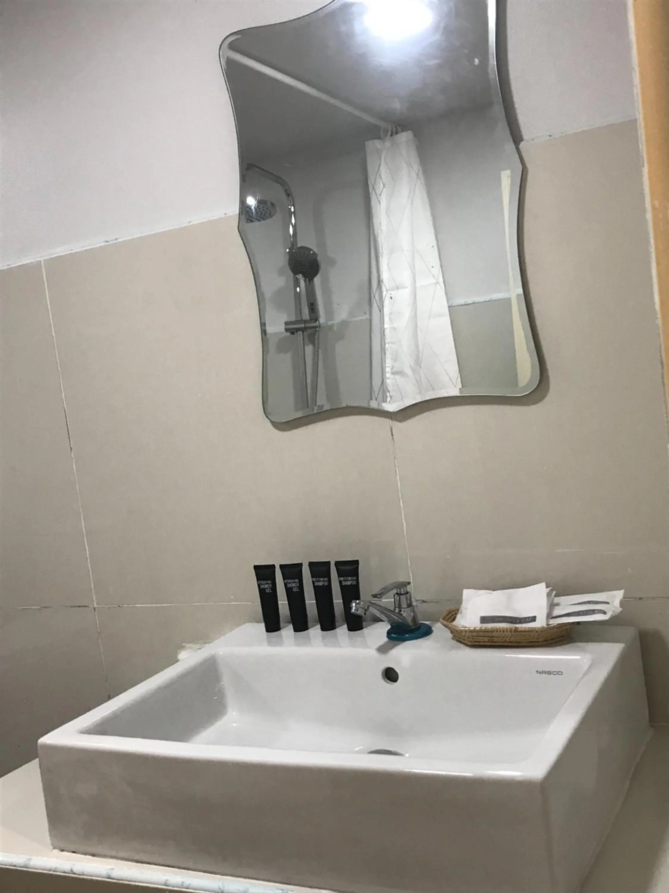 Bathroom in Lipe Garden Beach Resort