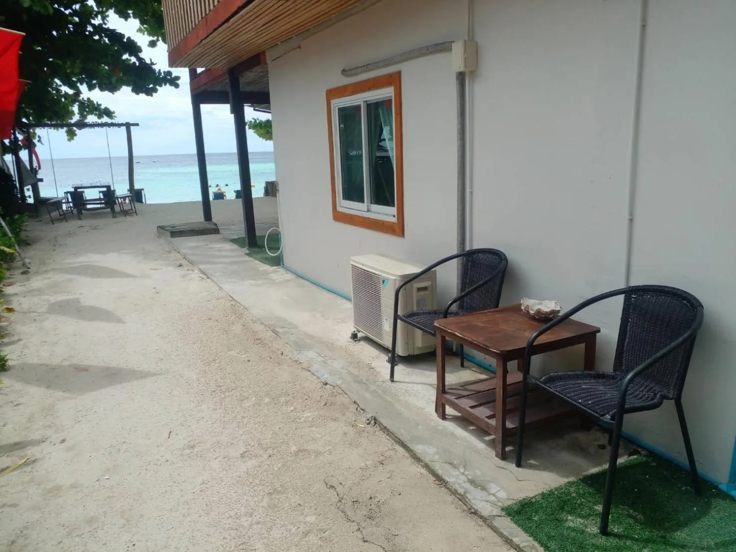 Seating area in Lipe Garden Beach Resort