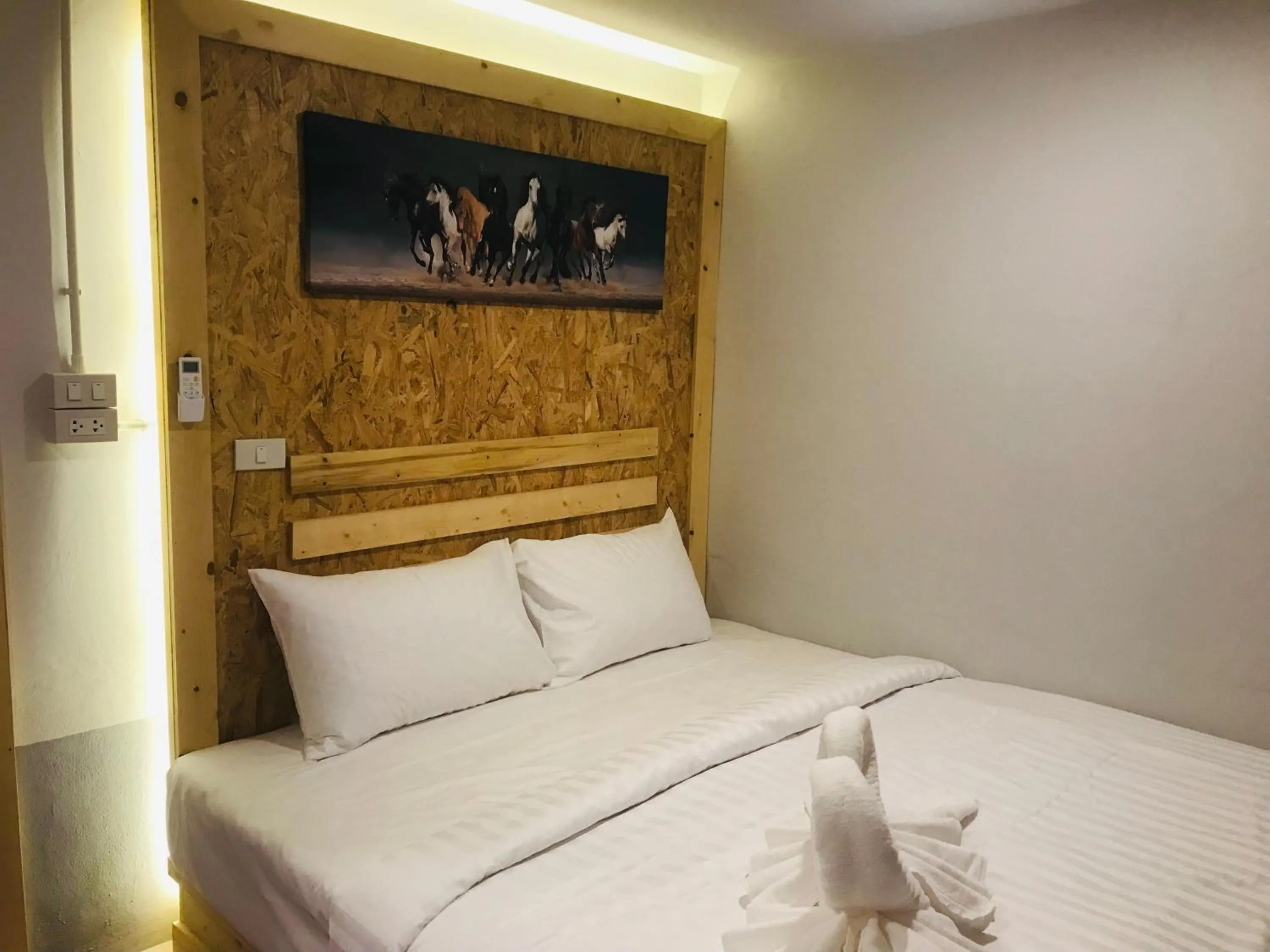 Bed in Lipe Garden Beach Resort