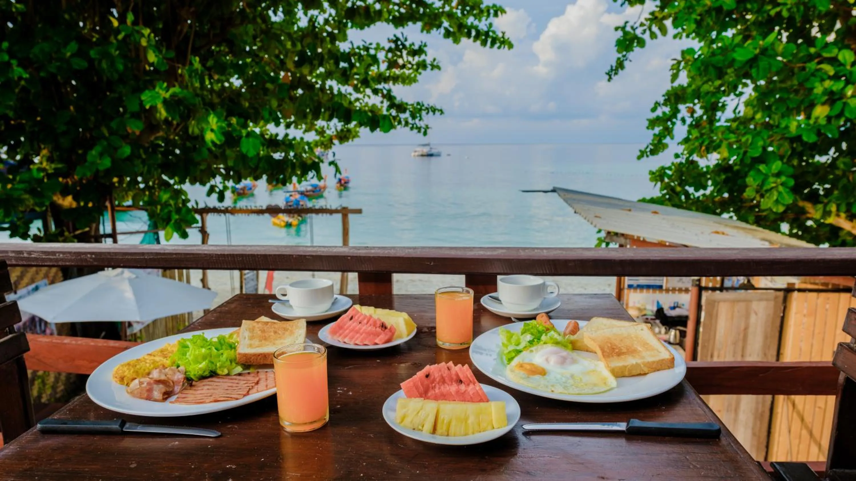 Food in Lipe Garden Beach Resort