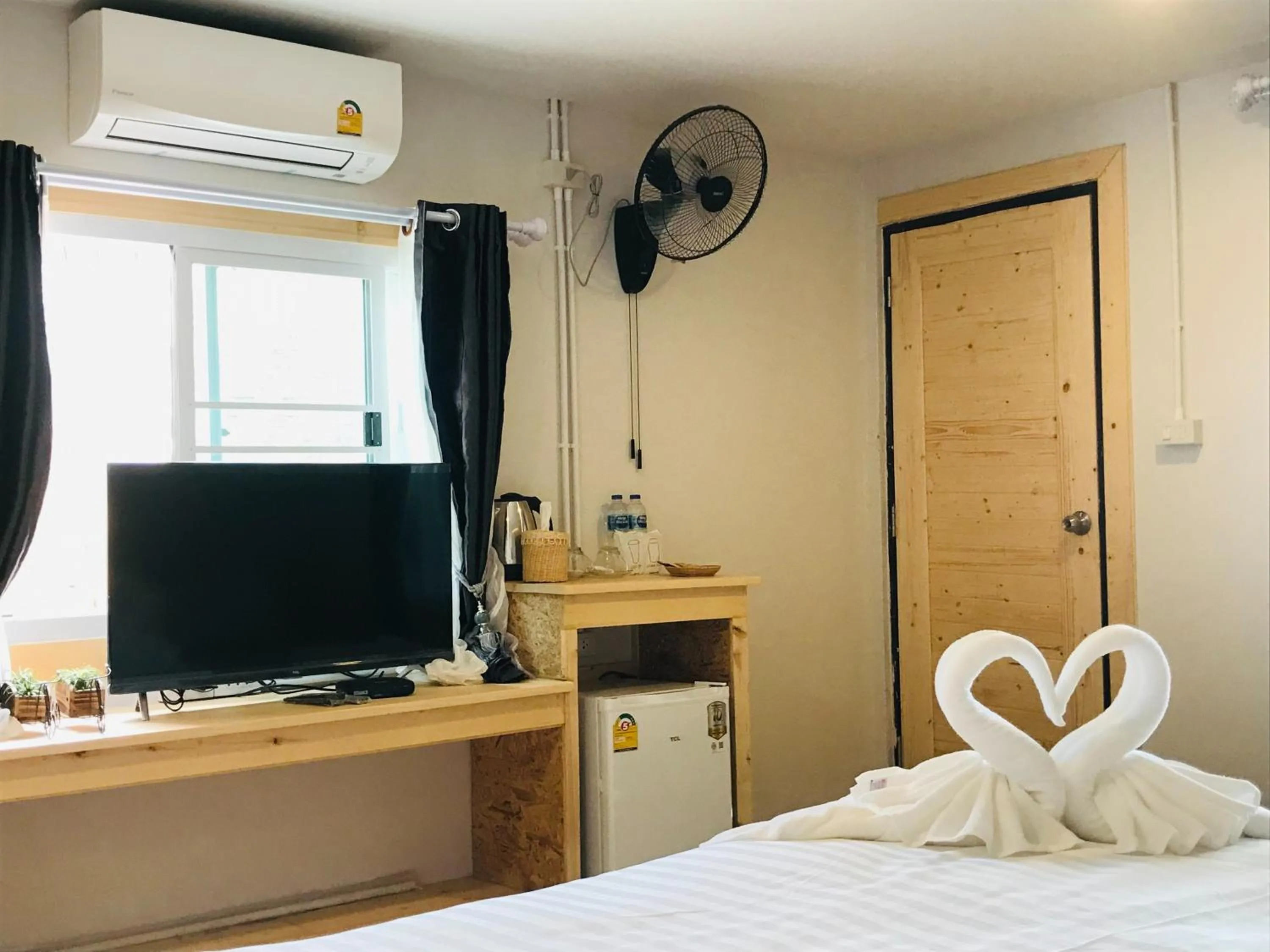 Photo of the whole room, Bed in Lipe Garden Beach Resort