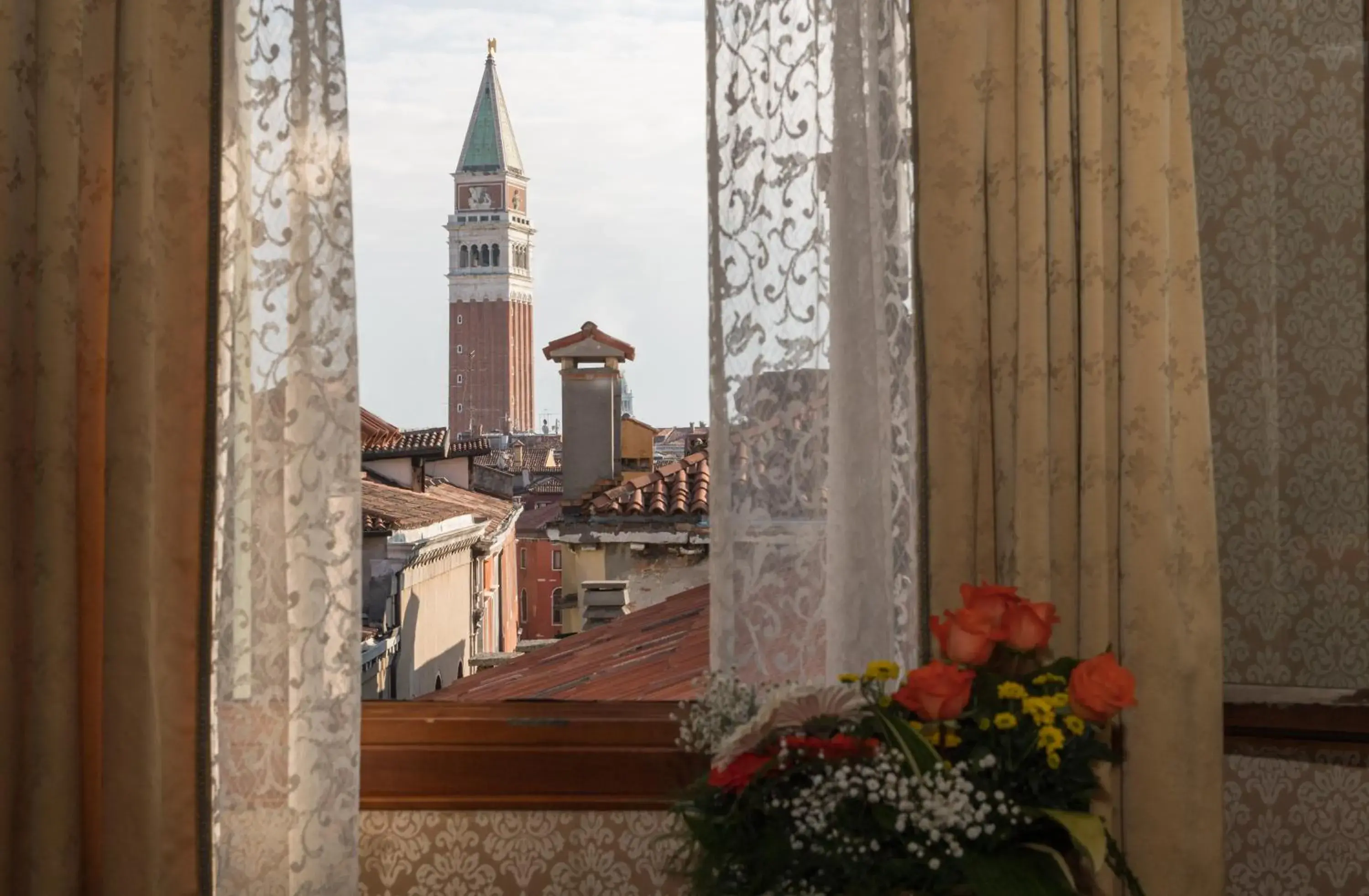 Bedroom in Palazzo Bembo - Exclusive Accommodation Bedroom in Palazzo Bembo - Exclusive Accommodation