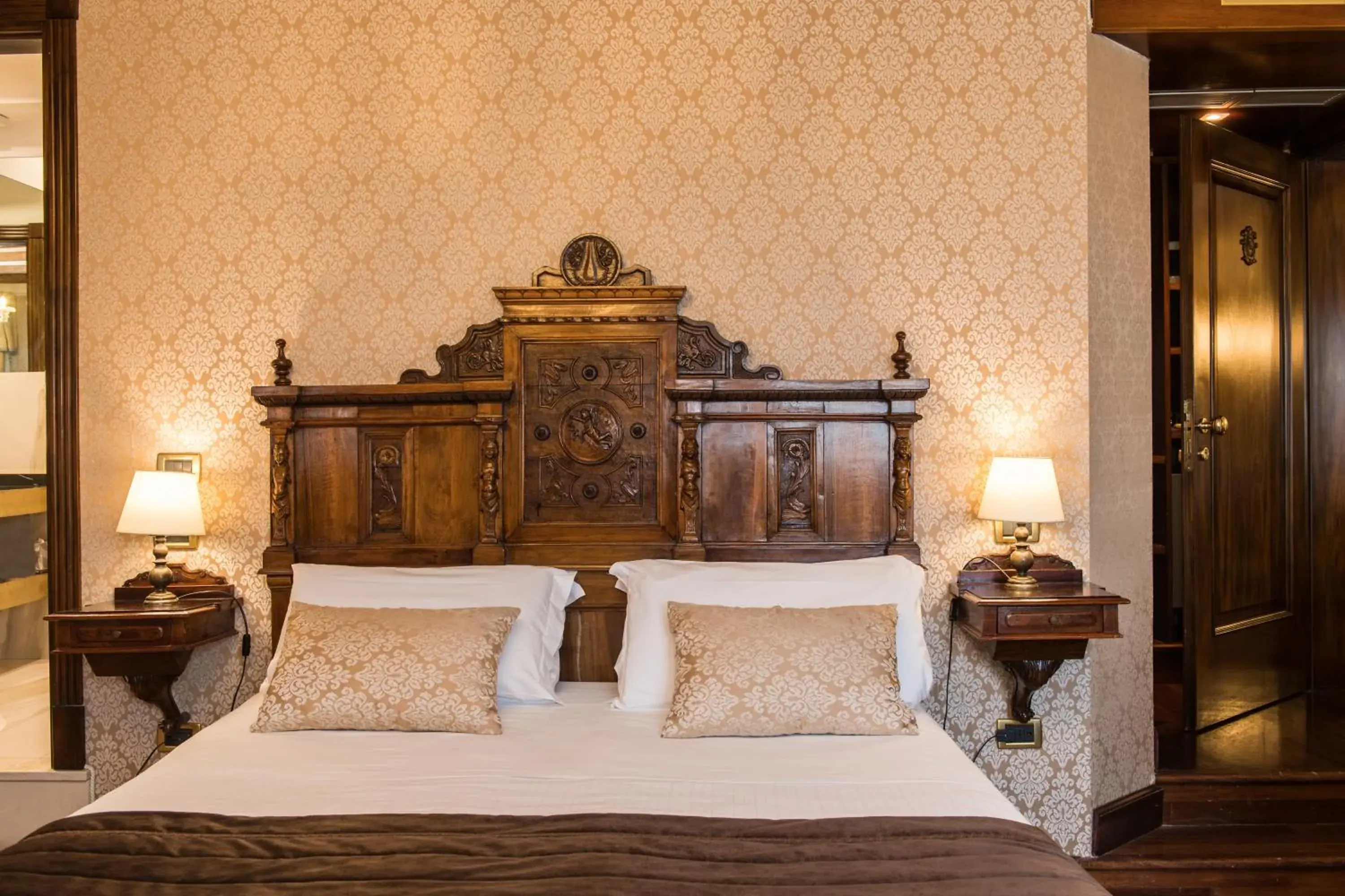 Bed in Palazzo Bembo - Exclusive Accommodation Bed in Palazzo Bembo - Exclusive Accommodation