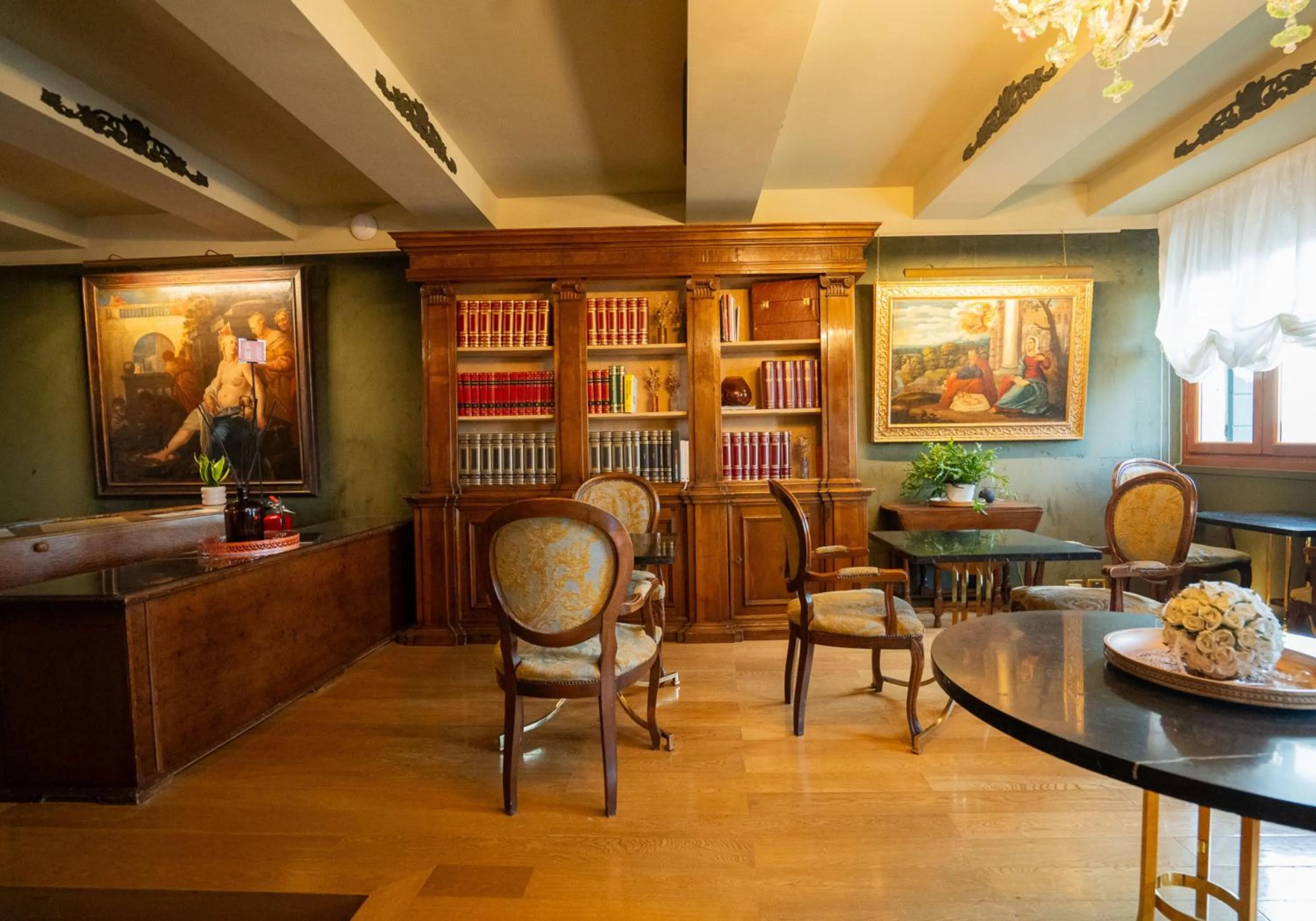 Communal lounge/ TV room in Palazzo Bembo - Exclusive Accommodation