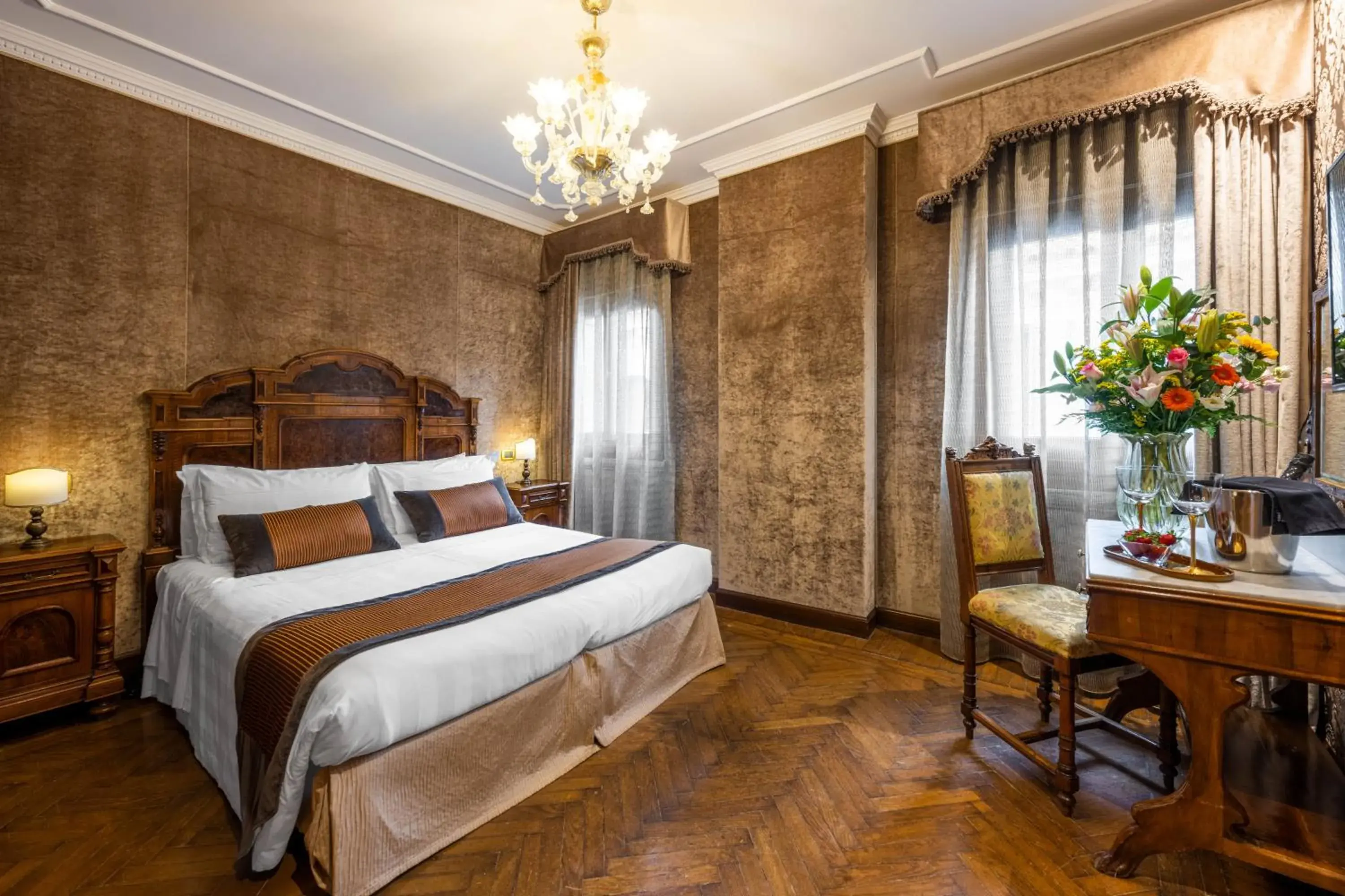 Bedroom, Bed in Palazzo Bembo - Exclusive Accommodation Bedroom, Bed in Palazzo Bembo - Exclusive Accommodation