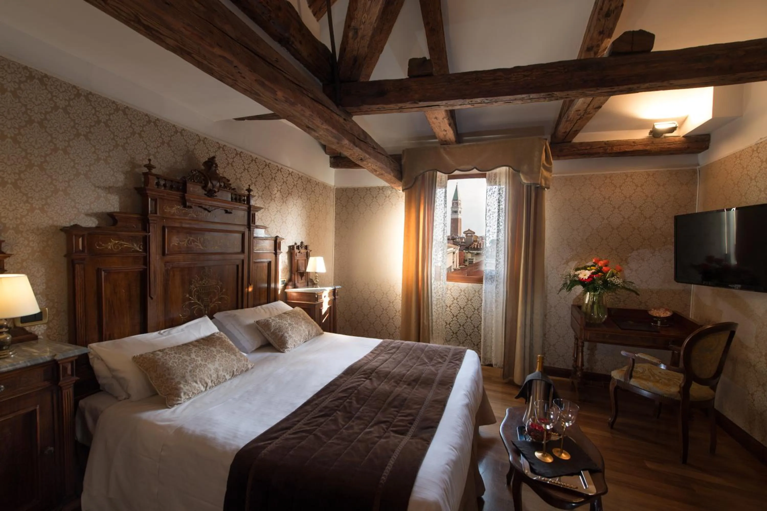 Bedroom, Bed in Palazzo Bembo - Exclusive Accommodation