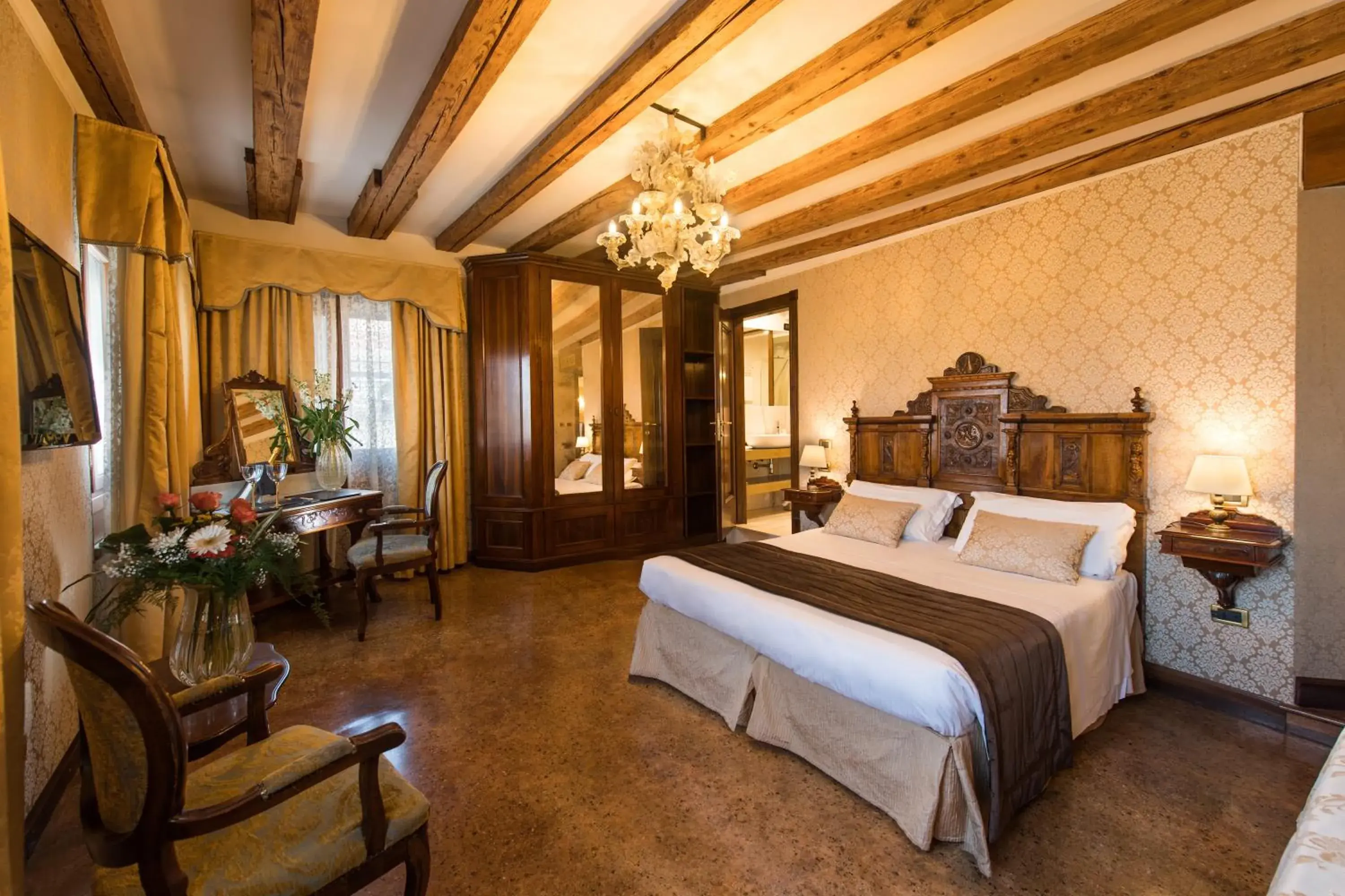 Bedroom, Bed in Palazzo Bembo - Exclusive Accommodation Bedroom, Bed in Palazzo Bembo - Exclusive Accommodation