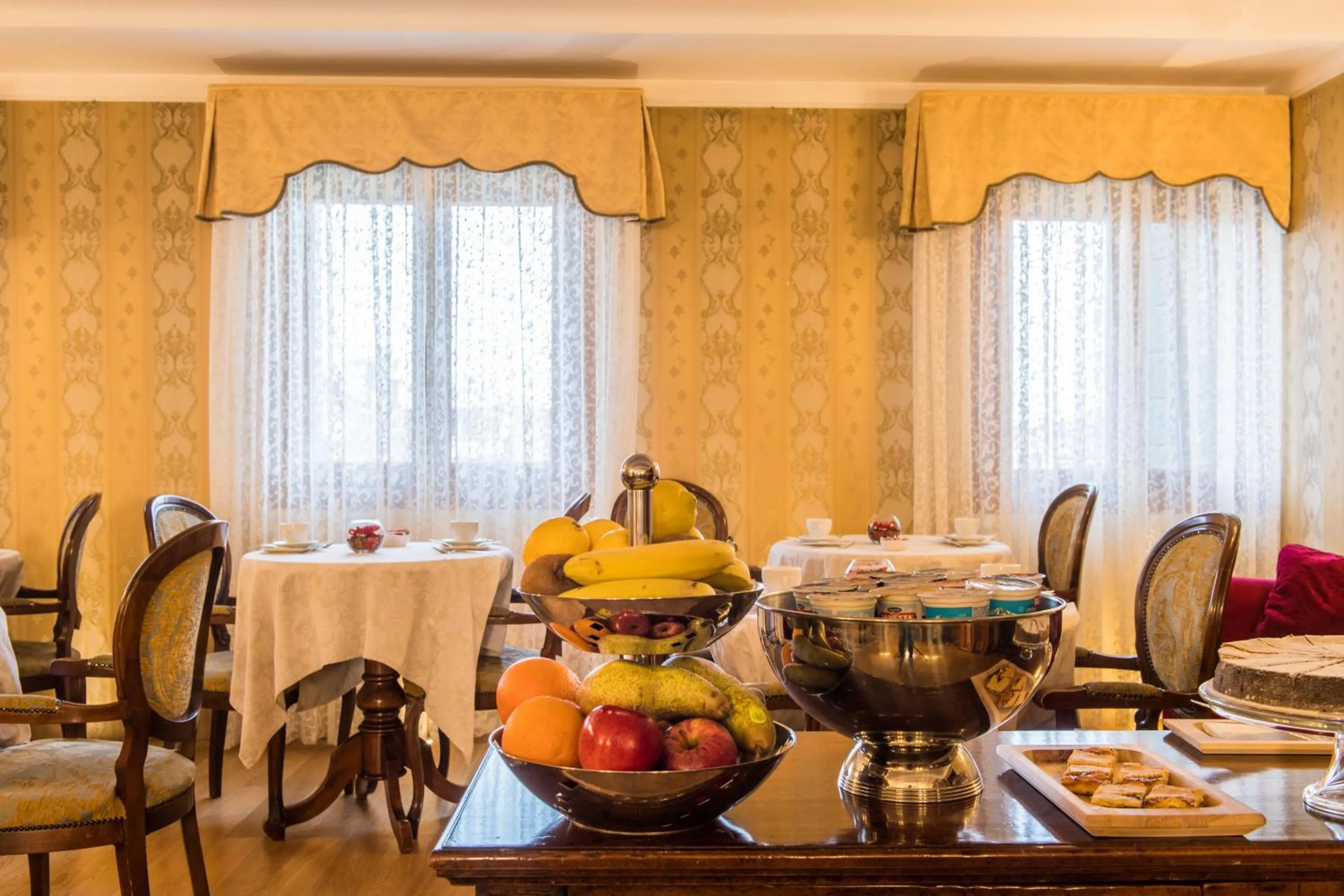 Buffet breakfast in Palazzo Bembo - Exclusive Accommodation