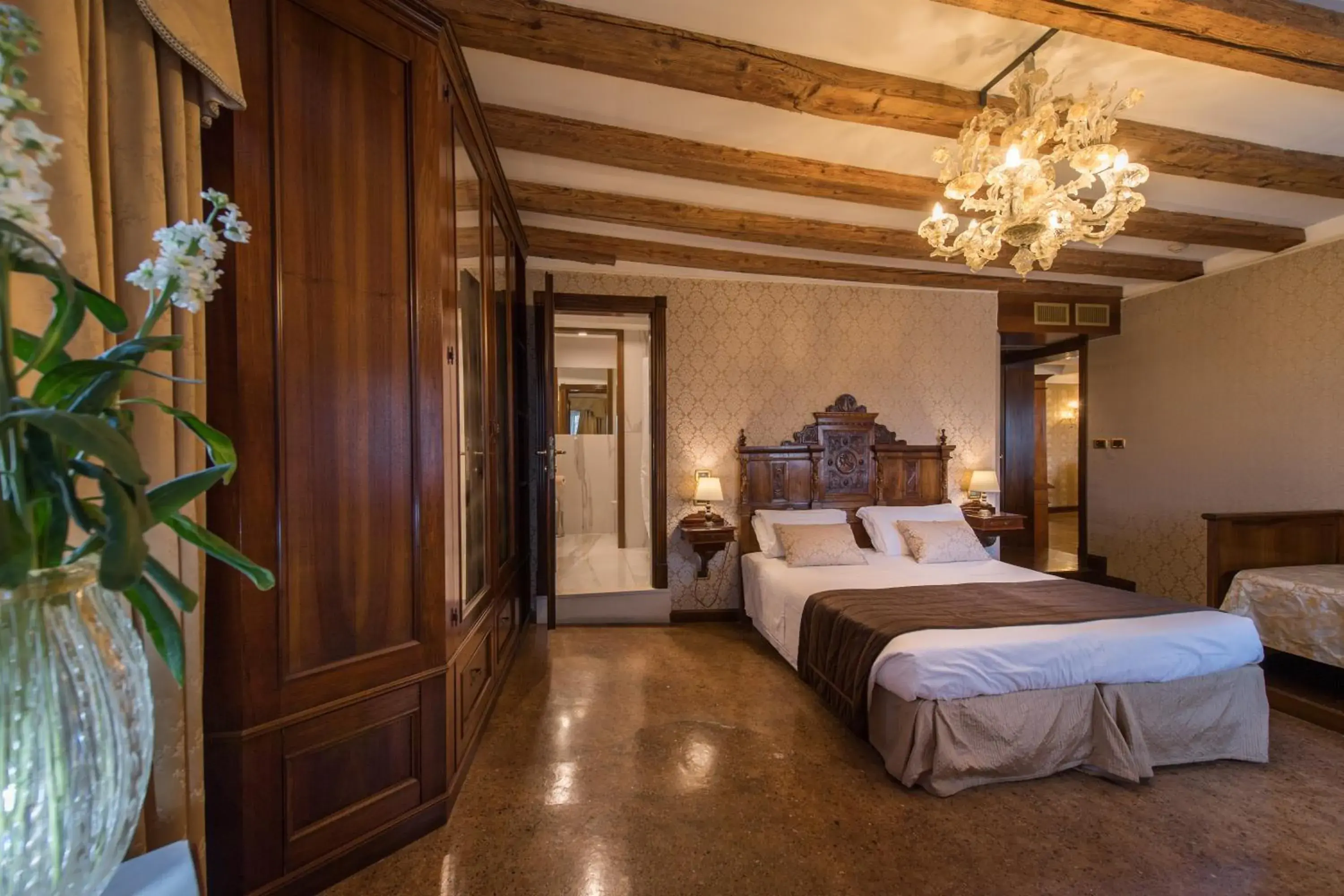 Bedroom, Bed in Palazzo Bembo - Exclusive Accommodation Bedroom, Bed in Palazzo Bembo - Exclusive Accommodation