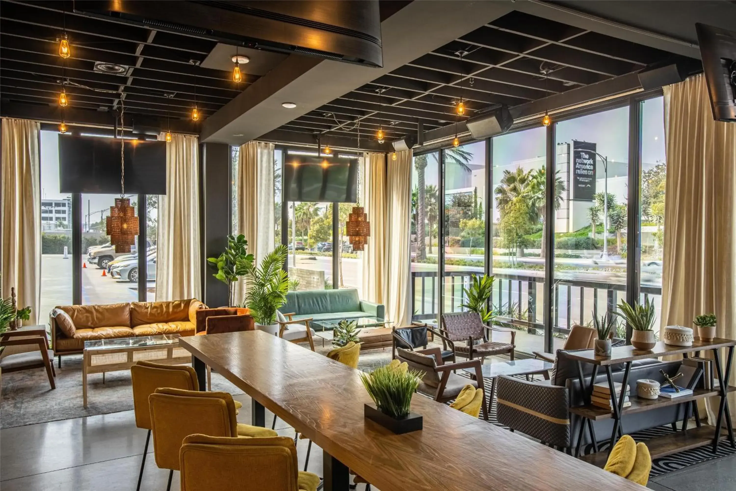 Lounge or bar in The Lum Hotel Los Angeles Stadium District Lounge or bar in The Lum Hotel Los Angeles Stadium District