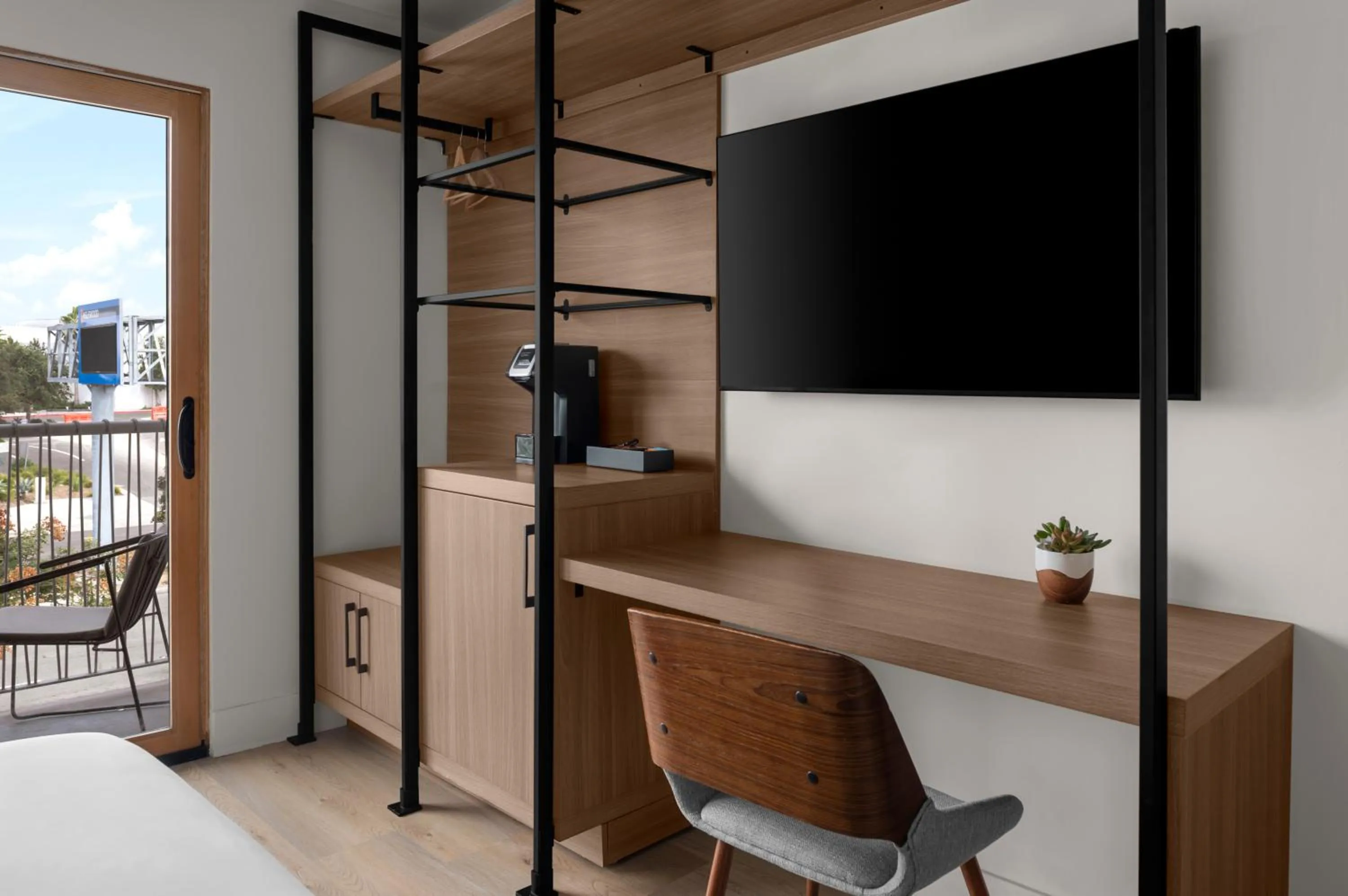 Coffee/tea facilities in The Lum Hotel Los Angeles Stadium District