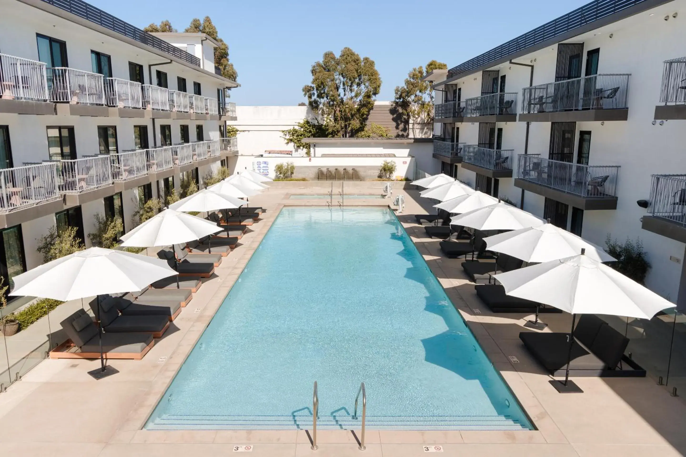 Swimming pool in The Lum Hotel Los Angeles Stadium District Swimming pool in The Lum Hotel Los Angeles Stadium District