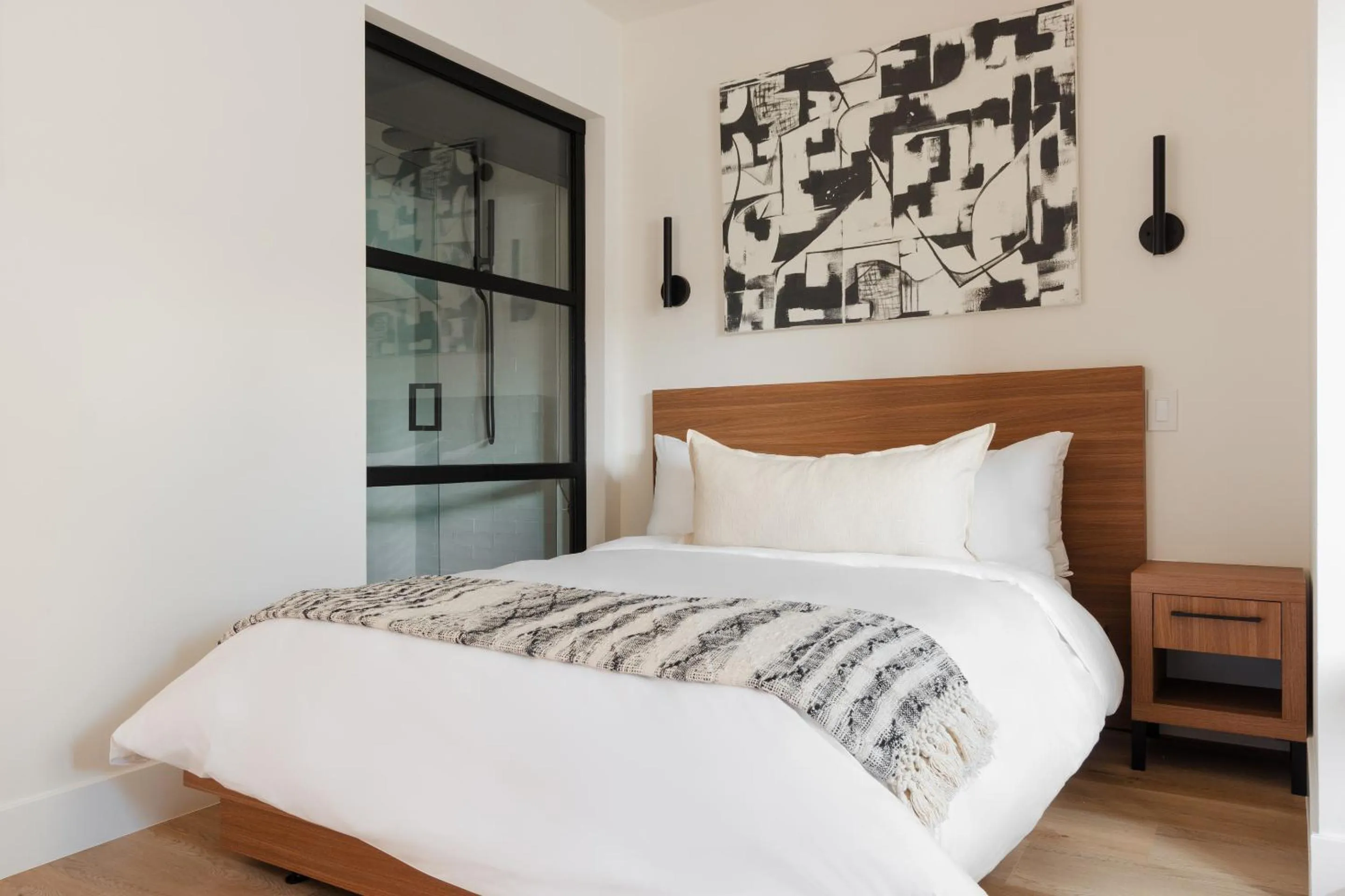 Bedroom, Bed in The Lum Hotel Los Angeles Stadium District