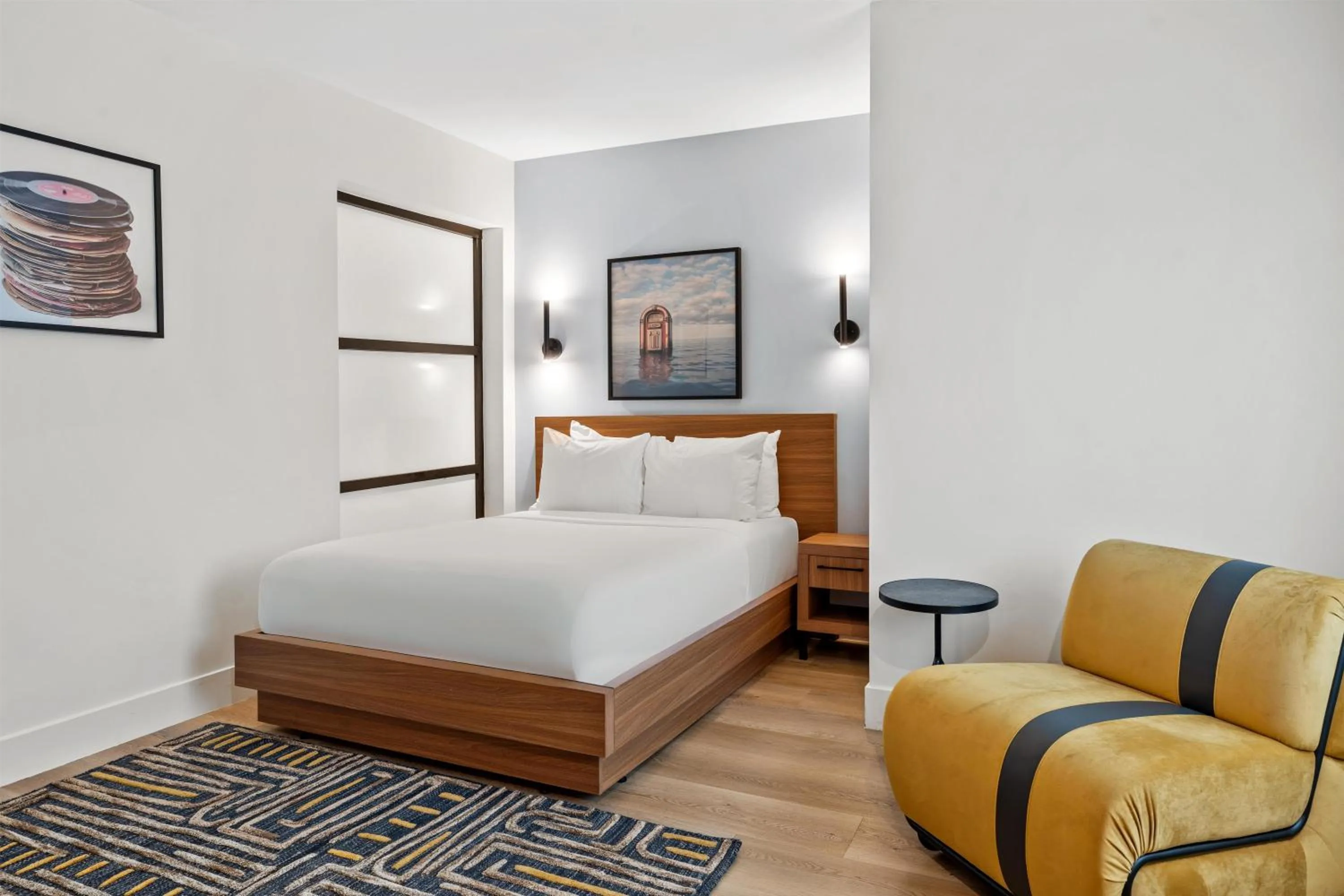 Bed in The Lum Hotel Los Angeles Stadium District