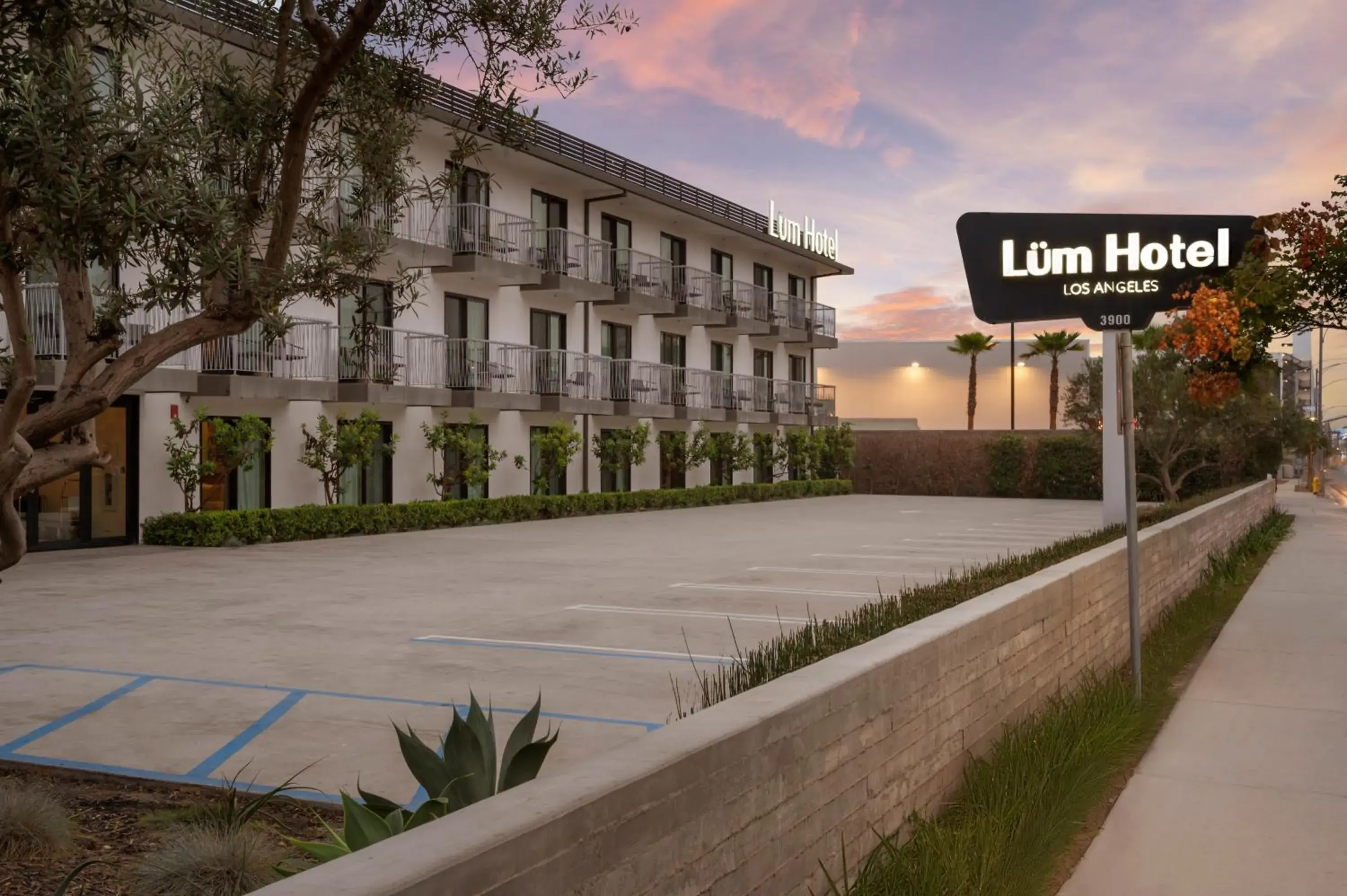 Facade/entrance in The Lum Hotel Los Angeles Stadium District Facade/entrance in The Lum Hotel Los Angeles Stadium District