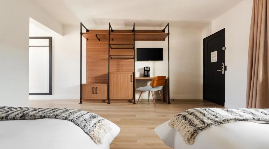 Bedroom, Bed in The Lum Hotel Los Angeles Stadium District