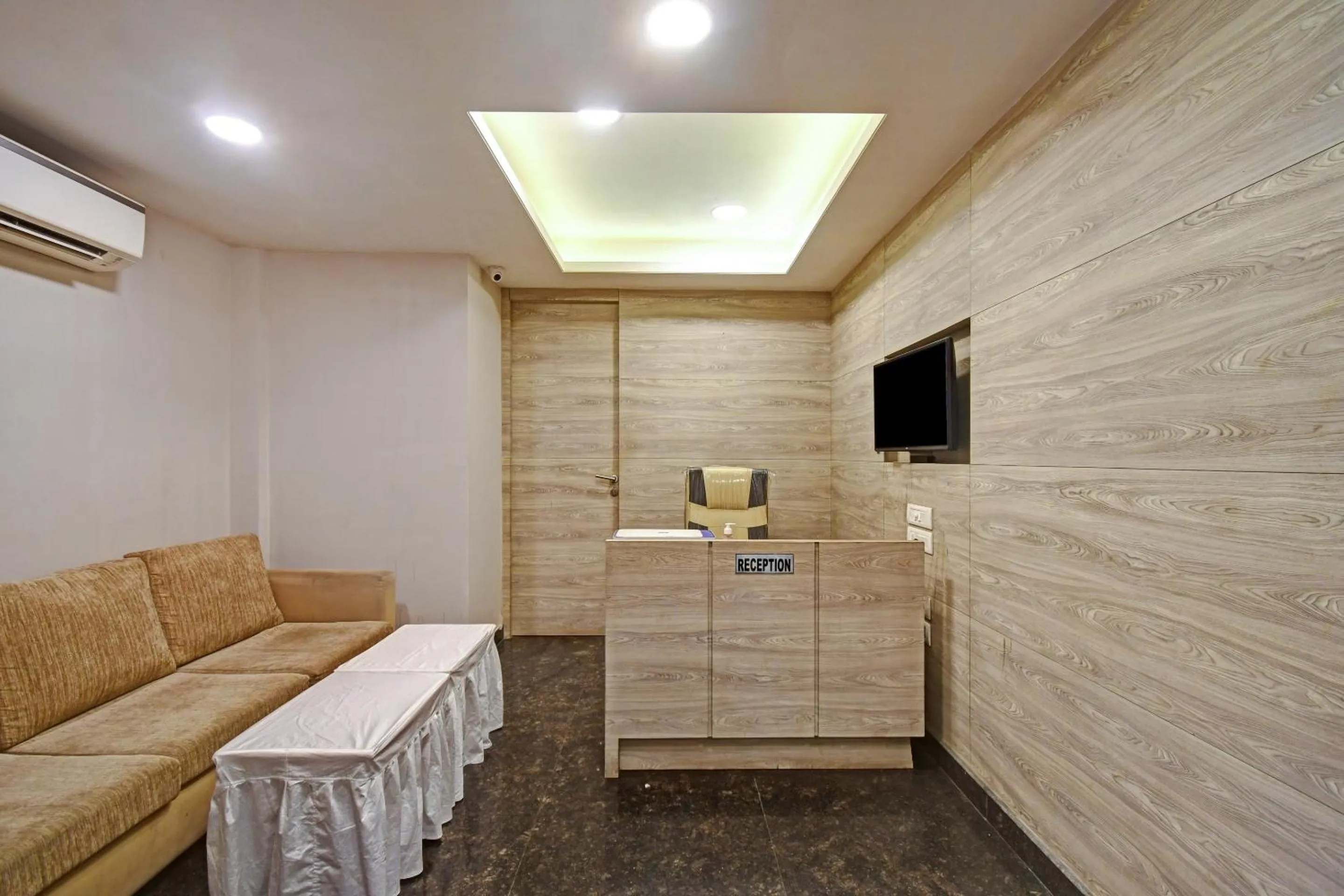 Lobby or reception in Super Townhouse Hotel All In One Near City Centre Salt Lake